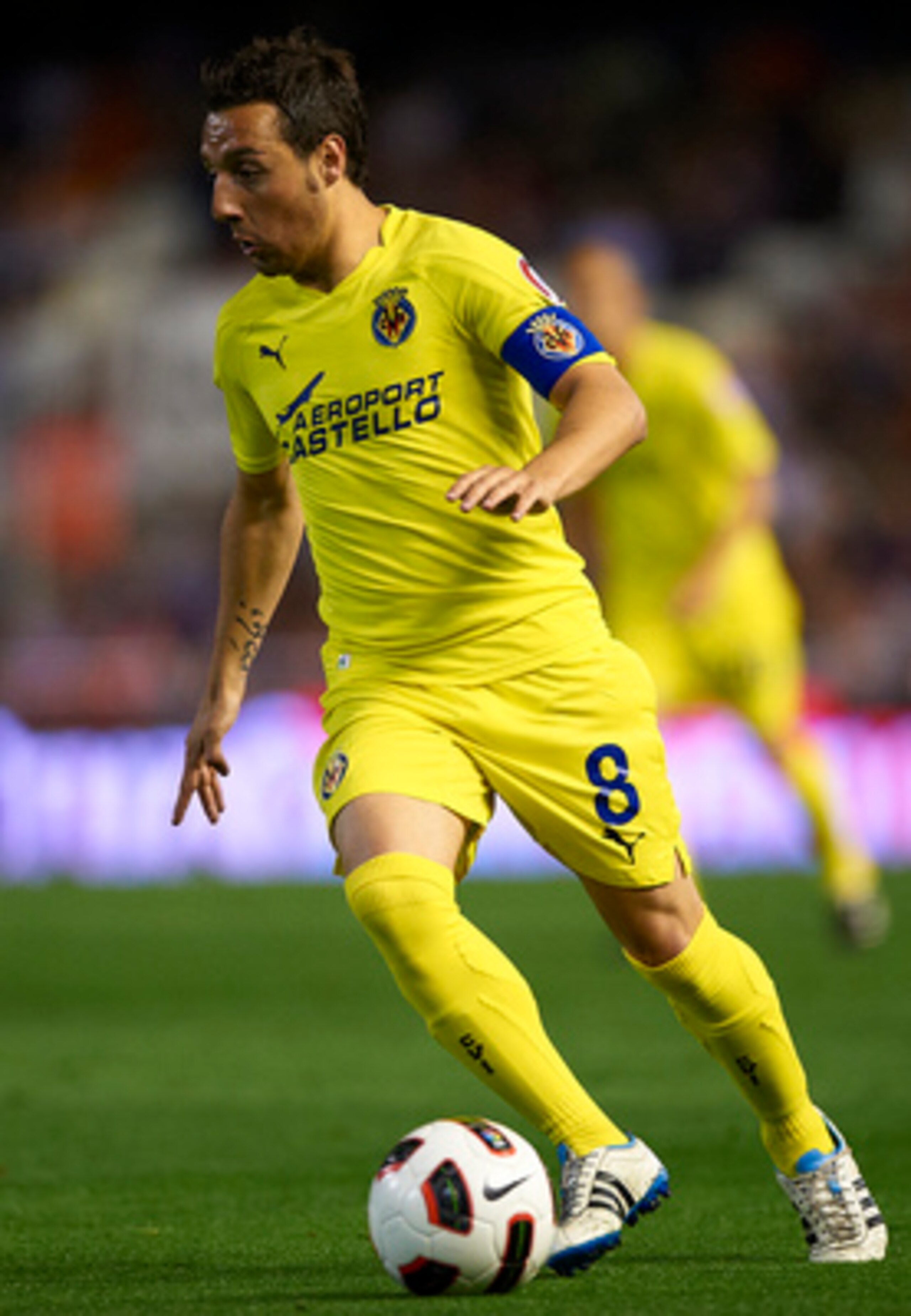 VALENCIA, SPAIN - APRIL 10:  Santi Cazorla of Villarreal in action during the La Liga match between Valencia and Villarreal at Estadio Mestalla on April 10, 2011 in Valencia, Spain. Valencia won 5-0.  (Photo by Manuel Queimadelos Alonso/Getty Images)