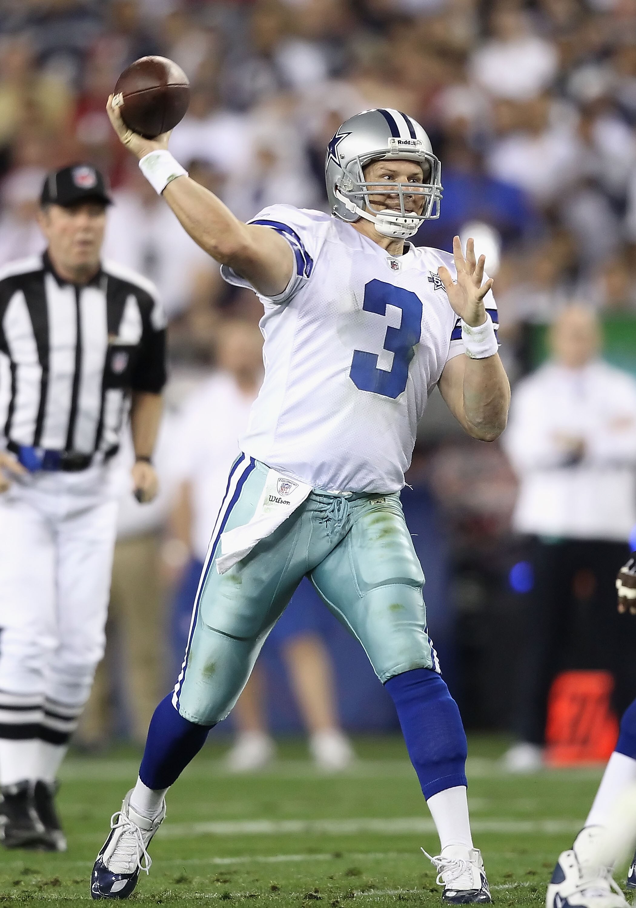 GLENDALE, AZ - DECEMBER 25:  Quarterback Jon Kitna #3 of the Dallas Cowboys drops back to pass during the NFL game against the Arizona Cardinals at the University of Phoenix Stadium on December 25, 2010 in Glendale, Arizona.  The Cardinals defeated the Co