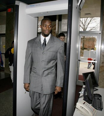 LEBANON - JANUARY 14: New York Giants wide receiver Plaxico Burress walks through security as he arrives at the Lebanon County Courthouse January 14, 2009 in Lebanon, Pa.  Burress is scheduled to appear in a civil trial in a dispute with an automobile dea
