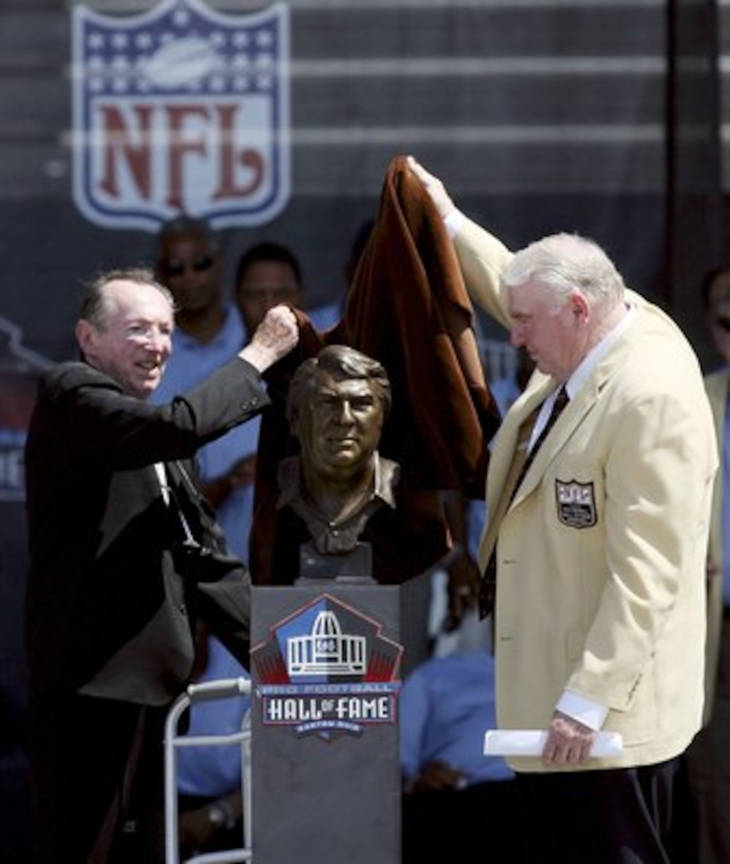 CANTON, OH - AUGUST 5: Oakland Raiders owner Al Davis (L) and former Broadcaster and former Oakland Raider coach John Madden unveil his bust during the Class of 2006 Pro Football Hall of Fame Enshrinement Ceremony at Fawcett Stadium on August 5, 2006 in C CANTON, OH - AUGUST 5: Oakland Raiders owner Al Davis (L) and former Broadcaster and former Oakland Raider coach John Madden unveil his bust during the Class of 2006 Pro Football Hall of Fame Enshrinement Ceremony at Fawcett Stadium on August 5, 2006 in C