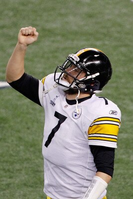 ARLINGTON, TX - FEBRUARY 06:  Ben Roethlisberger #7 of the Pittsburgh Steelers celebrates after Rashard Mendenhall #34 ran for an eight yard touchdown against the Green Bay Packers in the third quarter of Super Bowl XLV at Cowboys Stadium on February 6, 2