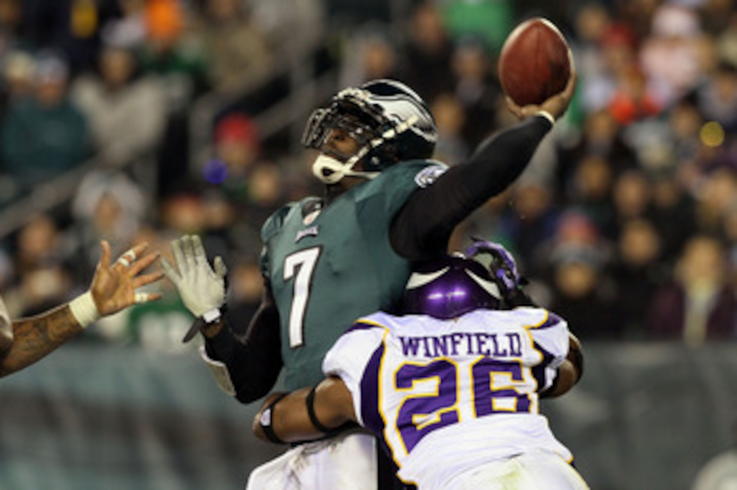 PHILADELPHIA, PA - DECEMBER 28: Antoine Winfield #26 tackles Michael Vick #7 of the Philadelphia Eagles late in the first half of the game at Lincoln Financial Field on December 28, 2010 in Philadelphia, Pennsylvania. (Photo by Jim McIsaac/Getty Images)
