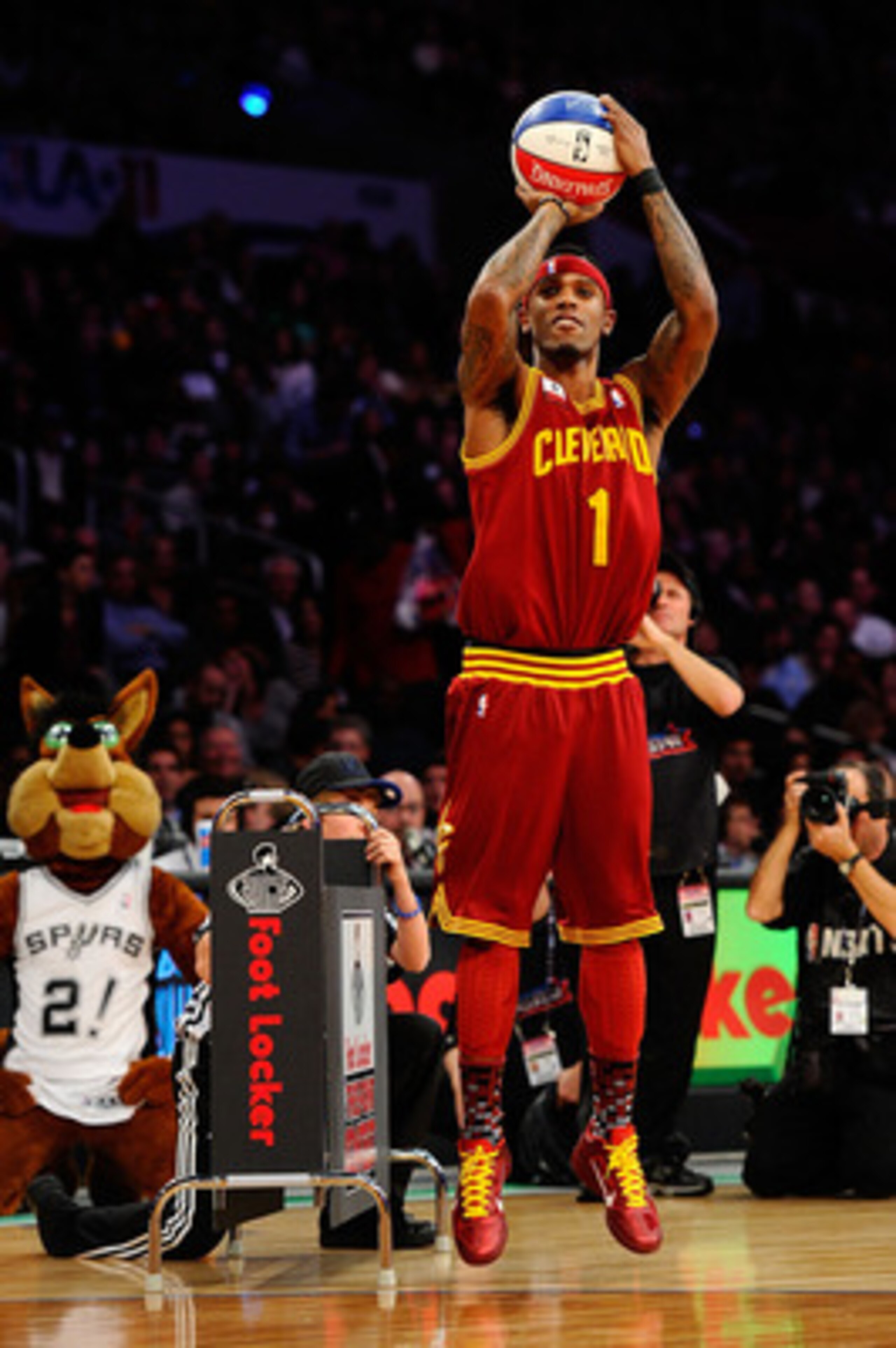 LOS ANGELES, CA - FEBRUARY 19:  Daniel Gibson #1 of the Cleveland Cavaliers competes in the Foot Locker Three-Point Contest apart of NBA All-Star Saturday Night at Staples Center on February 19, 2011 in Los Angeles, California.  (Photo by Kevork Djansezia