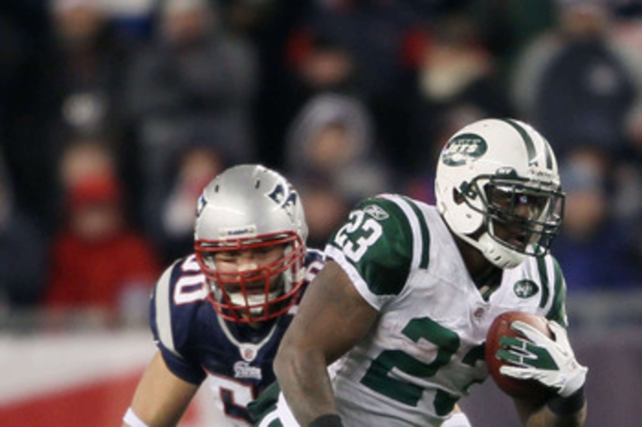 FOXBORO, MA - JANUARY 16:  Runningback Shonn Greene #23 of the New York Jets runs with the ball against the New England Patriots during their 2011 AFC divisional playoff game at Gillette Stadium on January 16, 2011 in Foxboro, Massachusetts.  (Photo by El