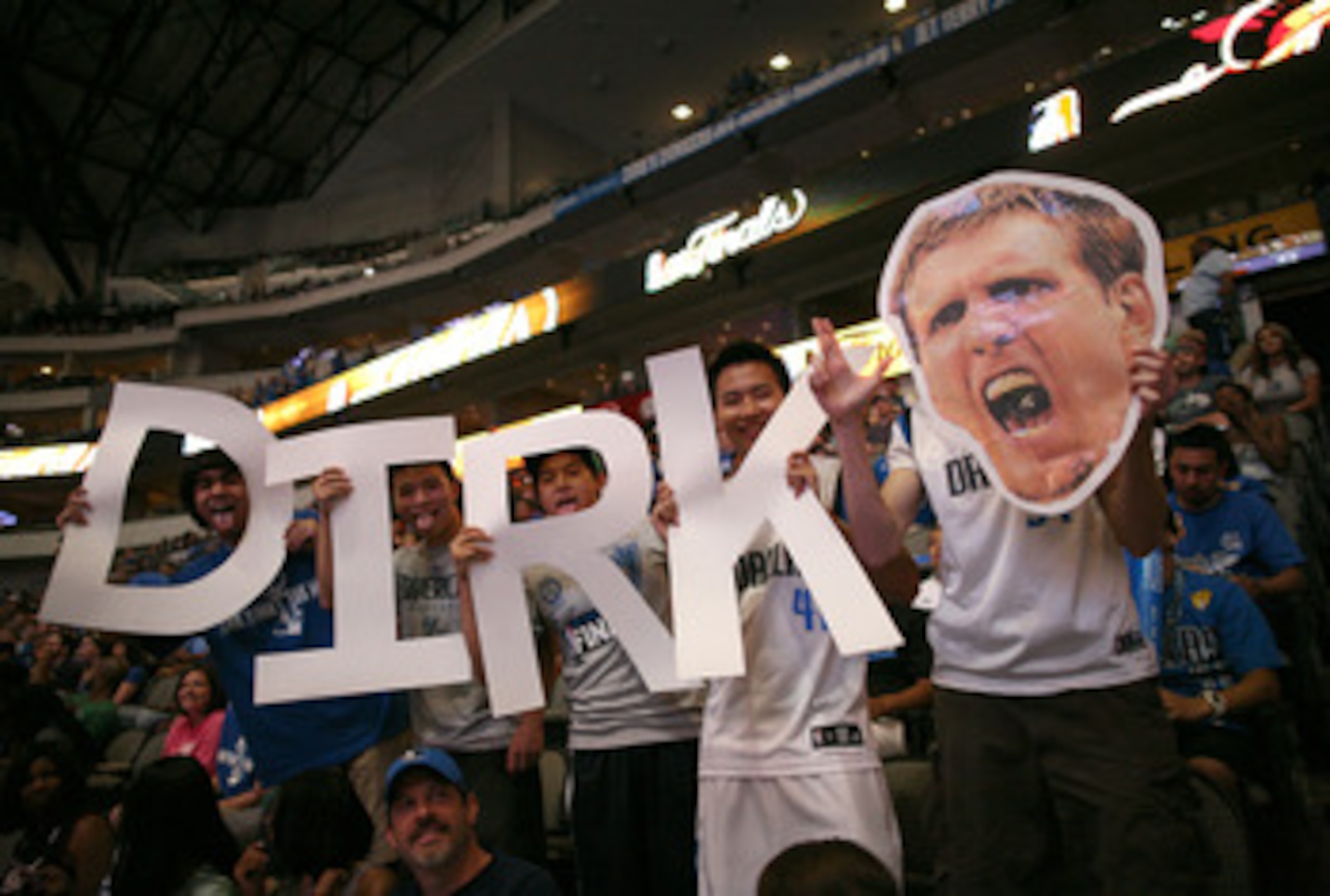 DALLAS, TX - JUNE 12:  Dallas Mavericks fans support Dirk Nowitzki at American Airlines Center during the NBA Finals watch party on June 12, 2011 in Dallas, Texas.  (Photo by Tom Pennington/Getty Images)