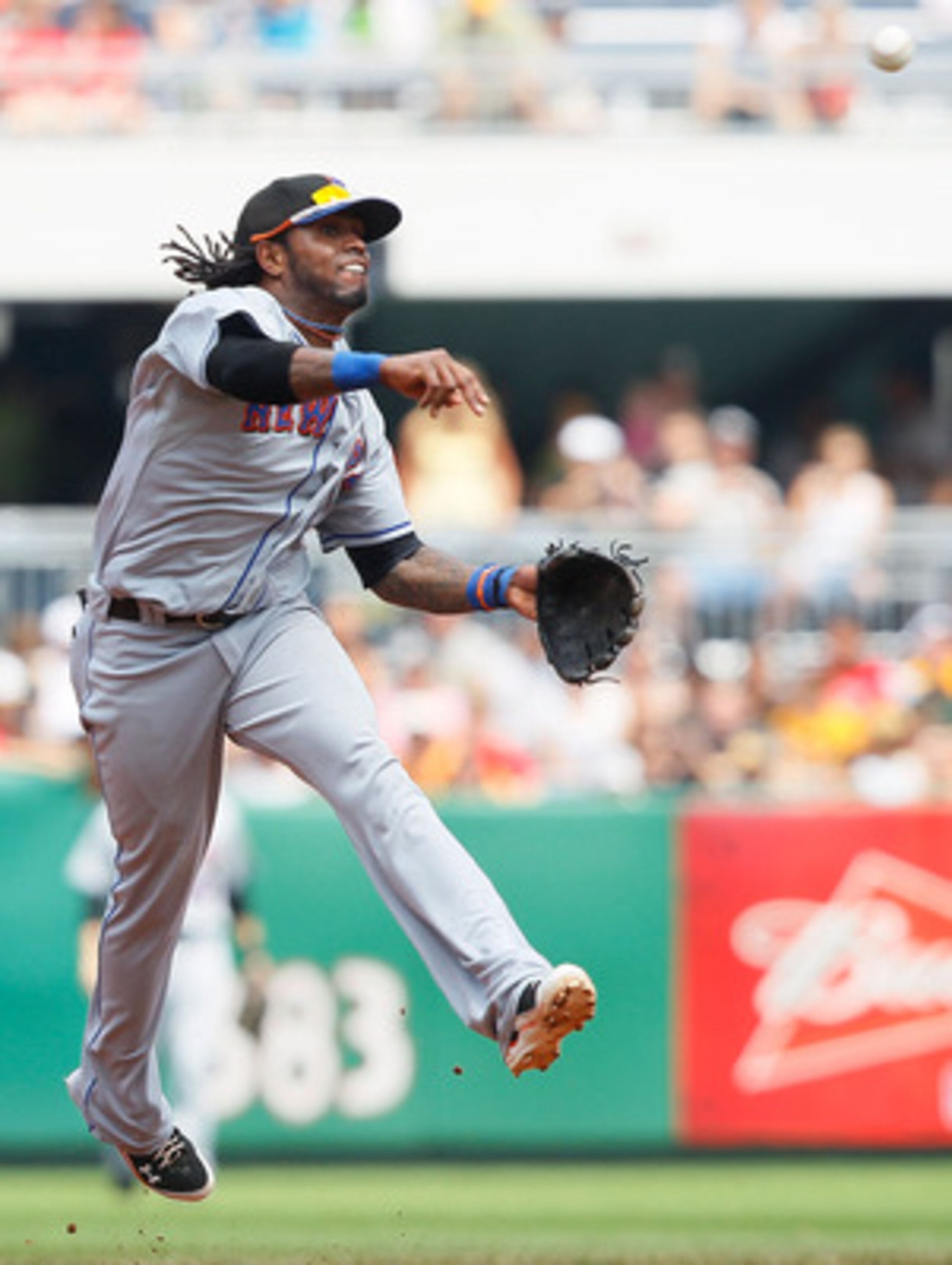 PITTSBURGH - JUNE 12:  Jose Reyes #7 of the New York Mets throws to first base during the game against the Pittsburgh Pirates on June 12, 2011 at PNC Park in Pittsburgh, Pennsylvania.  (Photo by Jared Wickerham/Getty Images)