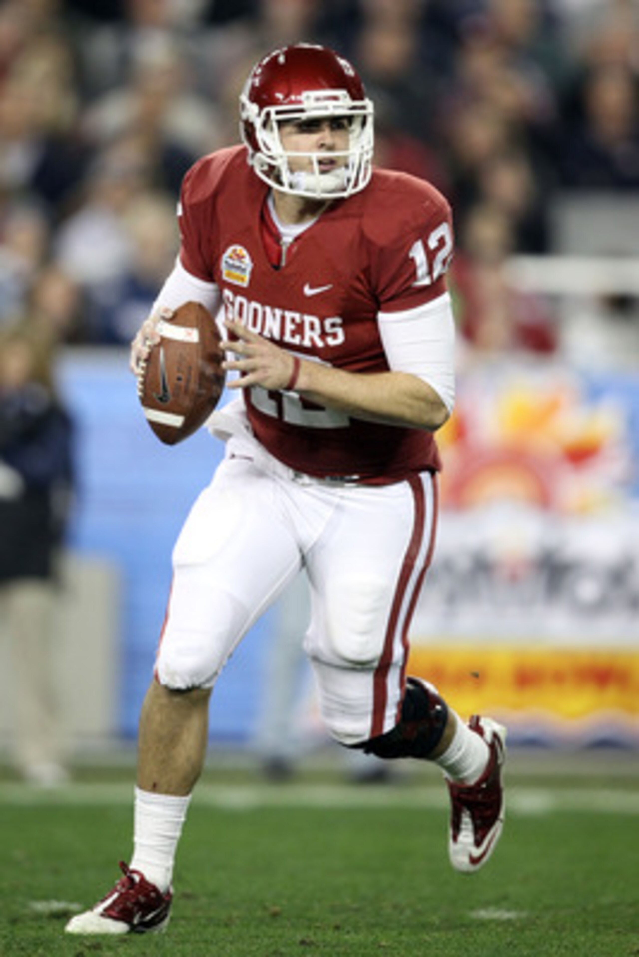 GLENDALE, AZ - JANUARY 01: Landry Jones #12 of the Oklahoma Sooners throws the ball against the Connecticut Huskies during the Tostitos Fiesta Bowl at the Universtity of Phoenix Stadium on January 1, 2011 in Glendale, Arizona. (Photo by Christian Peters GLENDALE, AZ - JANUARY 01: Landry Jones #12 of the Oklahoma Sooners throws the ball against the Connecticut Huskies during the Tostitos Fiesta Bowl at the Universtity of Phoenix Stadium on January 1, 2011 in Glendale, Arizona. (Photo by Christian Peters