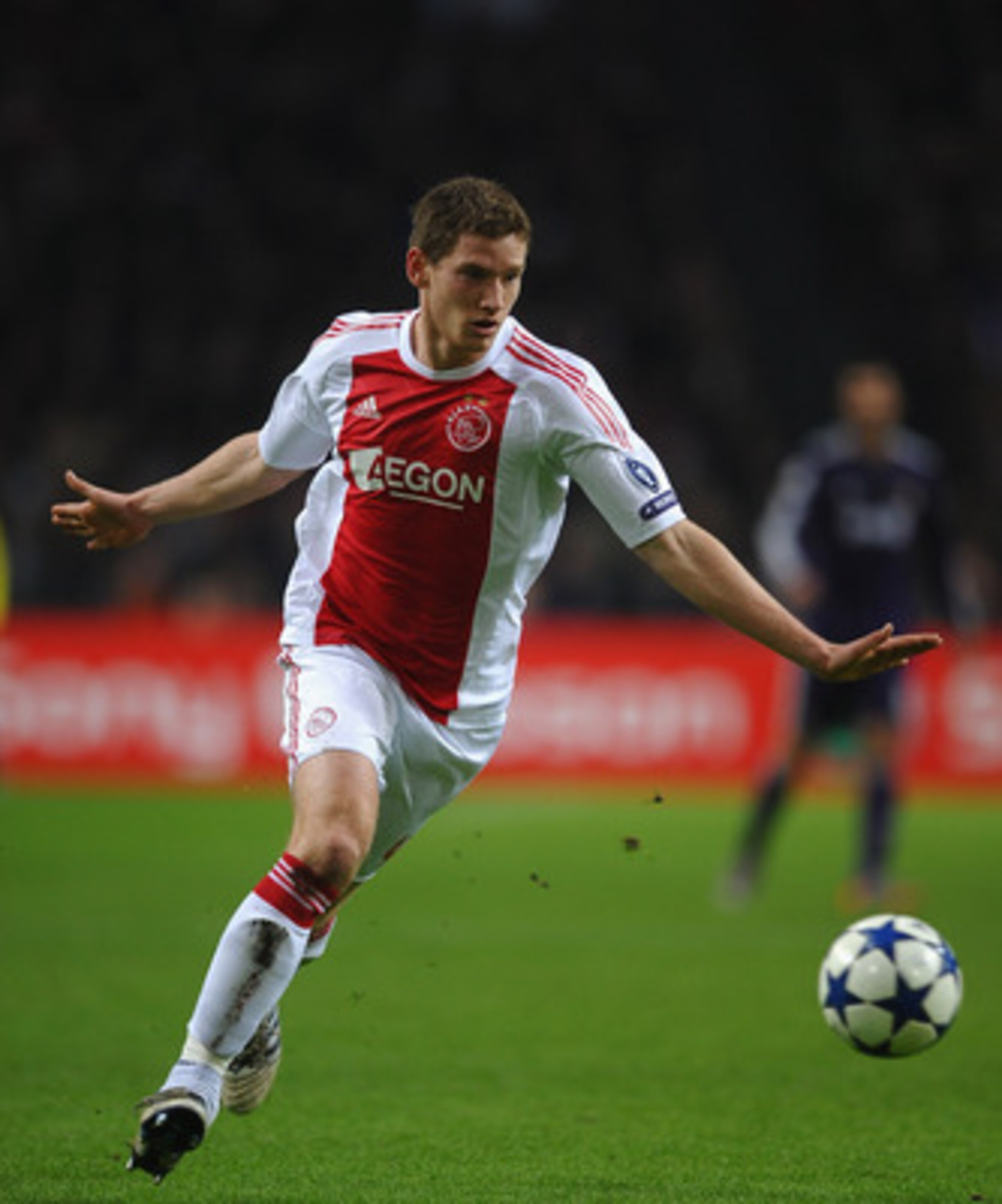 AMSTERDAM, NETHERLANDS - NOVEMBER 23: Jan Vertonghen of Ajax in action during the UEFA Champions League Group G match between AFC Ajax and Real Madrid at the Ajax Arena on November 23, 2010 in Amsterdam, Netherlands.  (Photo by Laurence Griffiths/Getty Im