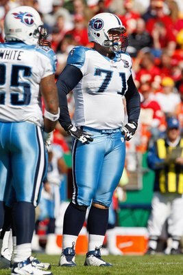 KANSAS CITY - OCTOBER 19:  Michael Roos #71 of the Tennessee Titans stands on the field during the game against the Kansas City Chiefs at Arrowhead Stadium on October 19, 2008 in Kansas City, Missouri. (Photo by: Jamie Squire/Getty Images)