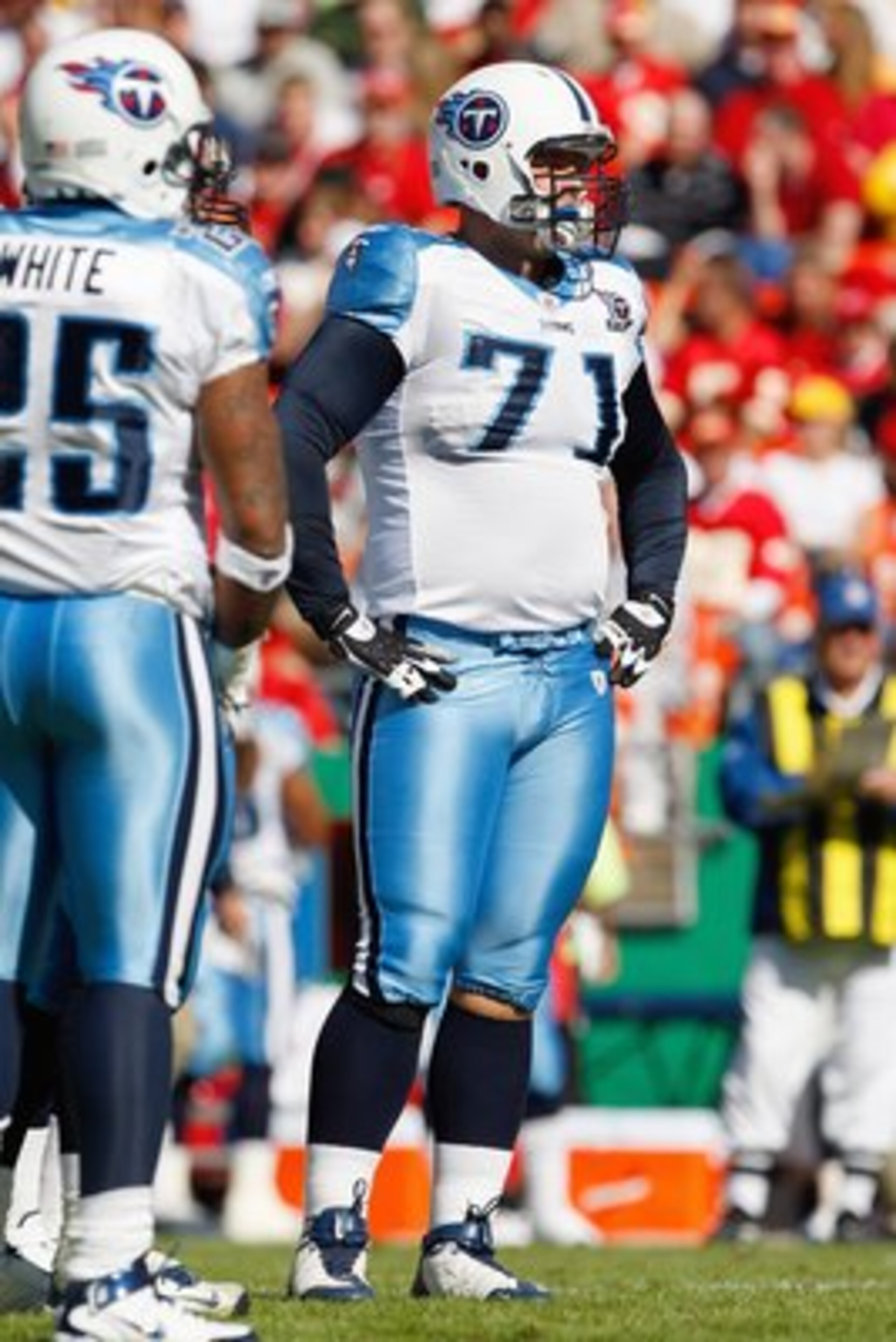 KANSAS CITY - OCTOBER 19:  Michael Roos #71 of the Tennessee Titans stands on the field during the game against the Kansas City Chiefs at Arrowhead Stadium on October 19, 2008 in Kansas City, Missouri. (Photo by: Jamie Squire/Getty Images)
