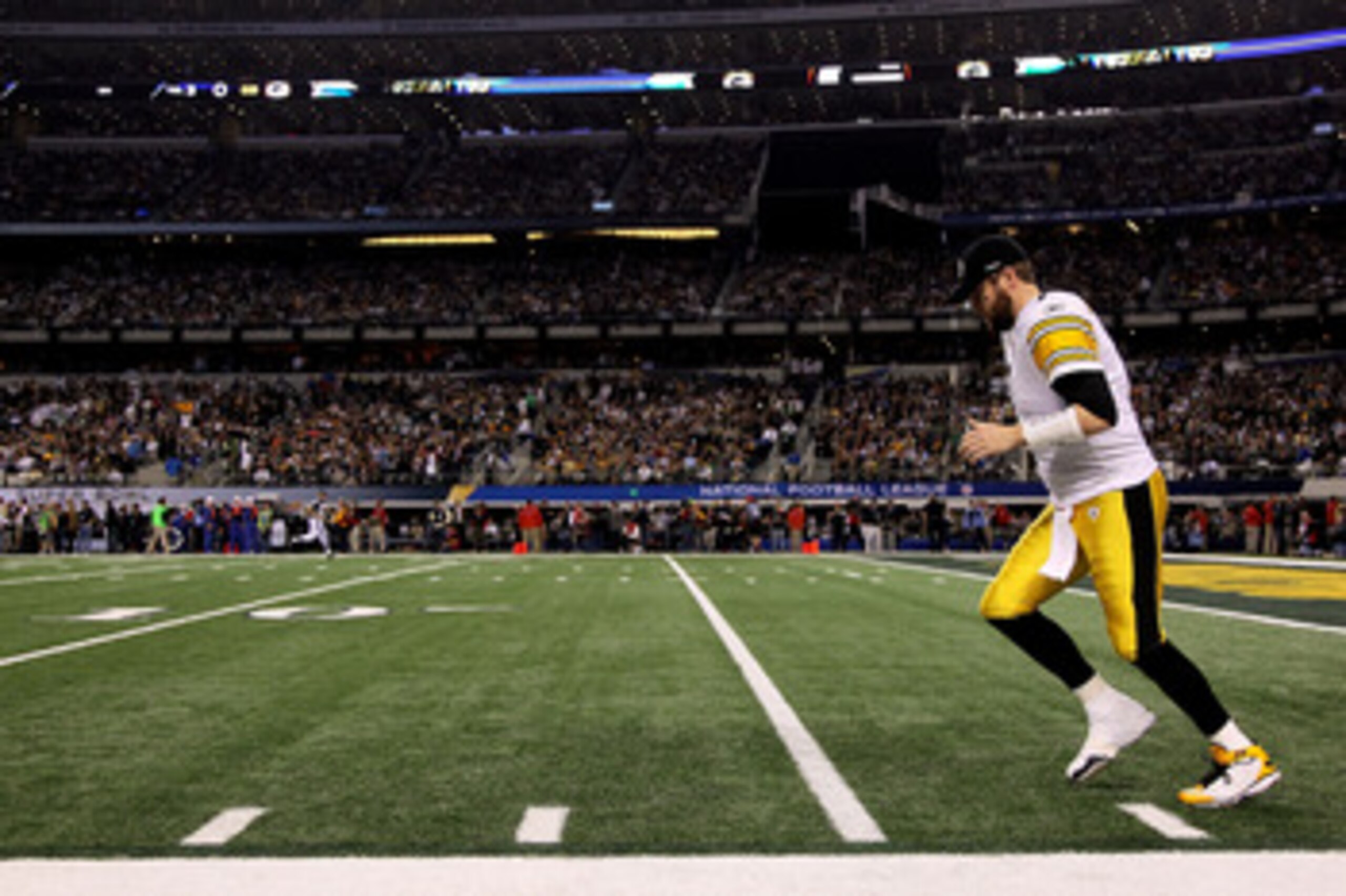ARLINGTON, TX - FEBRUARY 06:  Ben Roethlisberger #7 of the Pittsburgh Steelers takes the field to take on the Green Bay Packers during Super Bowl XLV at Cowboys Stadium on February 6, 2011 in Arlington, Texas.  (Photo by Doug Pensinger/Getty Images)