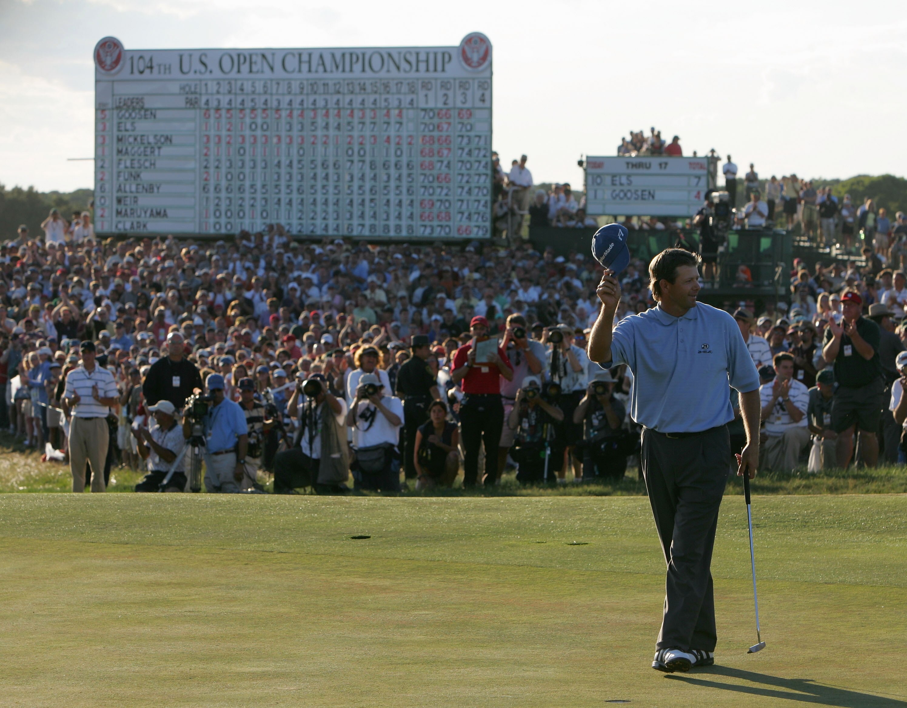 SOUTHAMPTON, NY - JUNE 20:  Retief Goosen of South Africa celebrates a two-stroke victory on the 18th green during the final round of the 104th U.S. Open at Shinnecock Hills Golf Club on June 20, 2004 in Southampton, New York.  (Photo by Jamie Squire/Gett