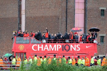 MANCHESTER, ENGLAND - MAY 30:  The Manchester United open top bus during the Manchester United Premier League Winners Parade at Old Trafford on May 30, 2011 in Manchester, United Kingdom.  (Photo by Chris Brunskill/Getty Images)