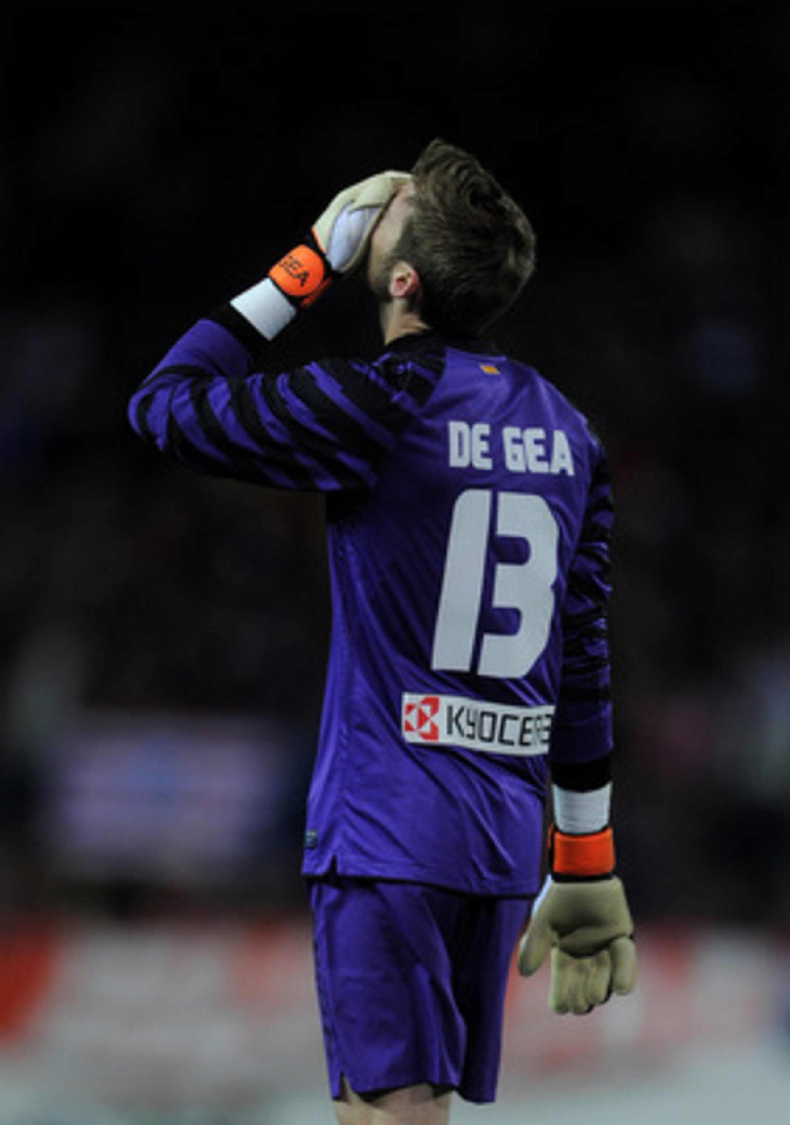 MADRID, SPAIN - JANUARY 20:  David De Gea of Atletico Madrid reacts during the quarter-final Copa del Rey second leg match between Atletico Madrid and Real Madrid and at Vicente Calderon Stadium on January 20, 2011 in Madrid, Spain.  (Photo by Jasper Juin