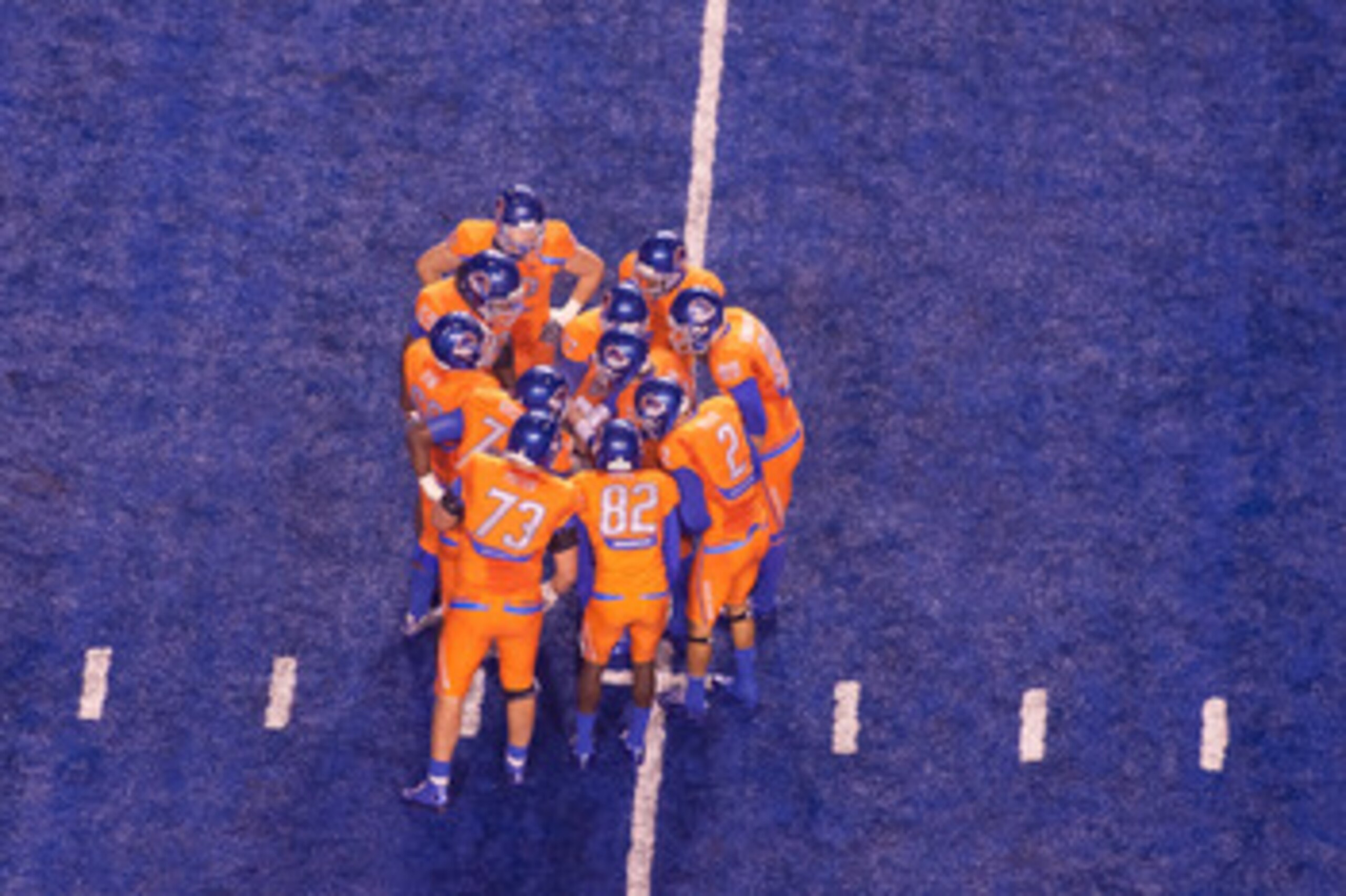 BOISE, ID - NOVEMBER 19:  Kellen Moore #11 of the Boise State Broncos (center) calls the play against the Fresno State Bulldogs at Bronco Stadium on November 19, 2010 in Boise, Idaho.  (Photo by Otto Kitsinger III/Getty Images)