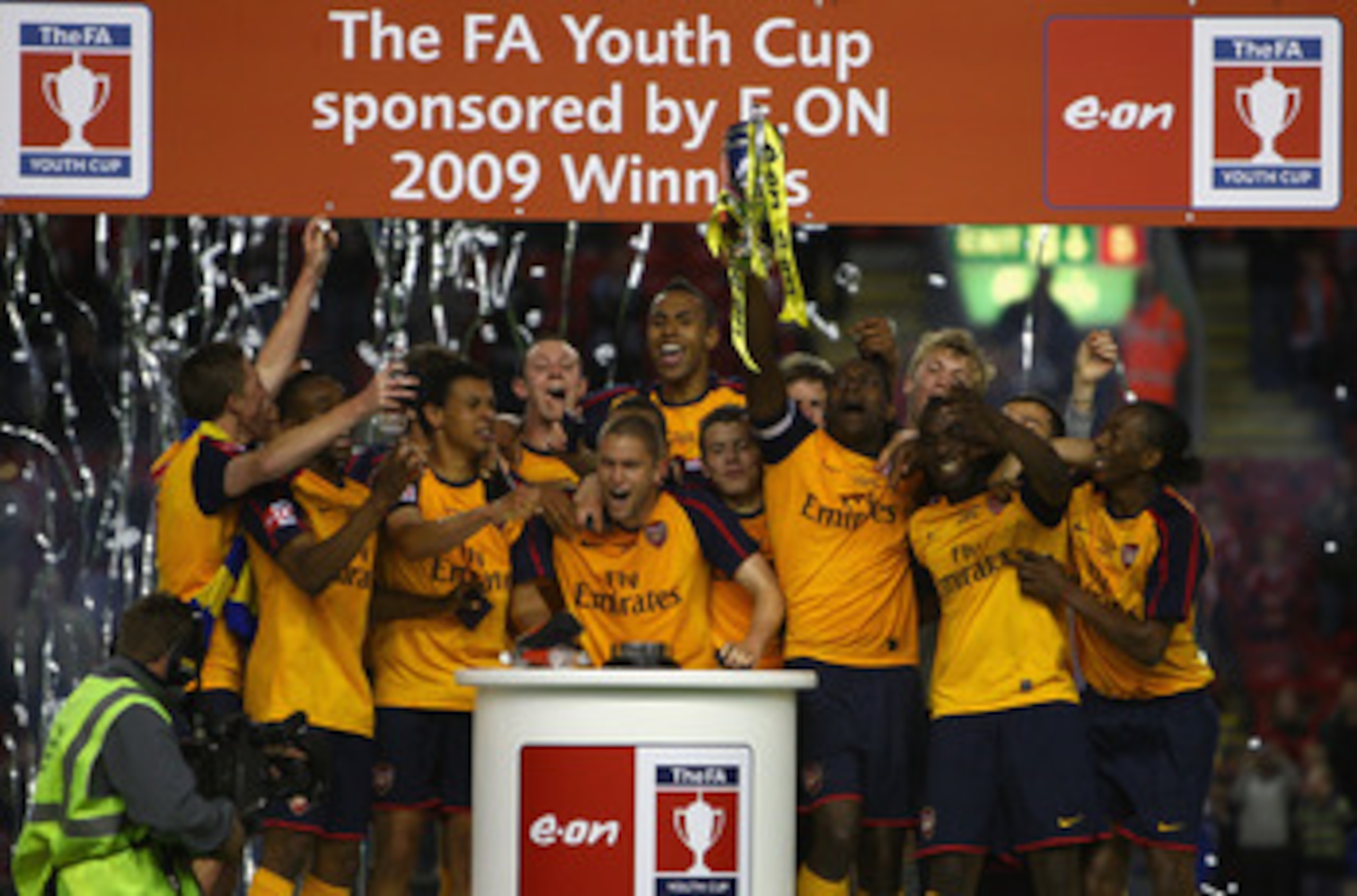 LIVERPOOL, ENGLAND - MAY 26: The Arsenal team celebrate winning the FA Youth Cup during the second leg of the FA Youth Cup final sponsored by E.ON, between Liverpool and Arsenal at Anfield on May 26, 2009 in Liverpool, England. (Photo by Jamie McDonald/ LIVERPOOL, ENGLAND - MAY 26: The Arsenal team celebrate winning the FA Youth Cup during the second leg of the FA Youth Cup final sponsored by E.ON, between Liverpool and Arsenal at Anfield on May 26, 2009 in Liverpool, England. (Photo by Jamie McDonald/