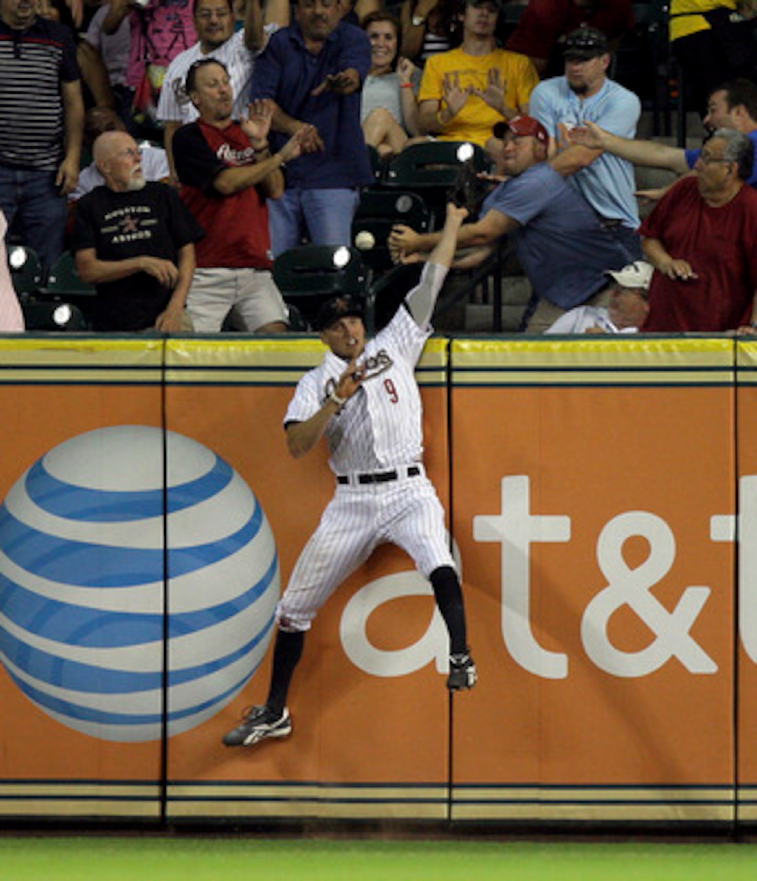 HOUSTON - JUNE 08: Right fielder Hunter Pence #9 of the Houston Astros leaps but cannot catch a home run hit by Lance Berkman #12 of the St. Louis Cardinals at Minute Maid Park on June 8, 2011 in Houston, Texas. Pitcher Bud Norris #20 of the Houston Astr HOUSTON - JUNE 08: Right fielder Hunter Pence #9 of the Houston Astros leaps but cannot catch a home run hit by Lance Berkman #12 of the St. Louis Cardinals at Minute Maid Park on June 8, 2011 in Houston, Texas. Pitcher Bud Norris #20 of the Houston Astr