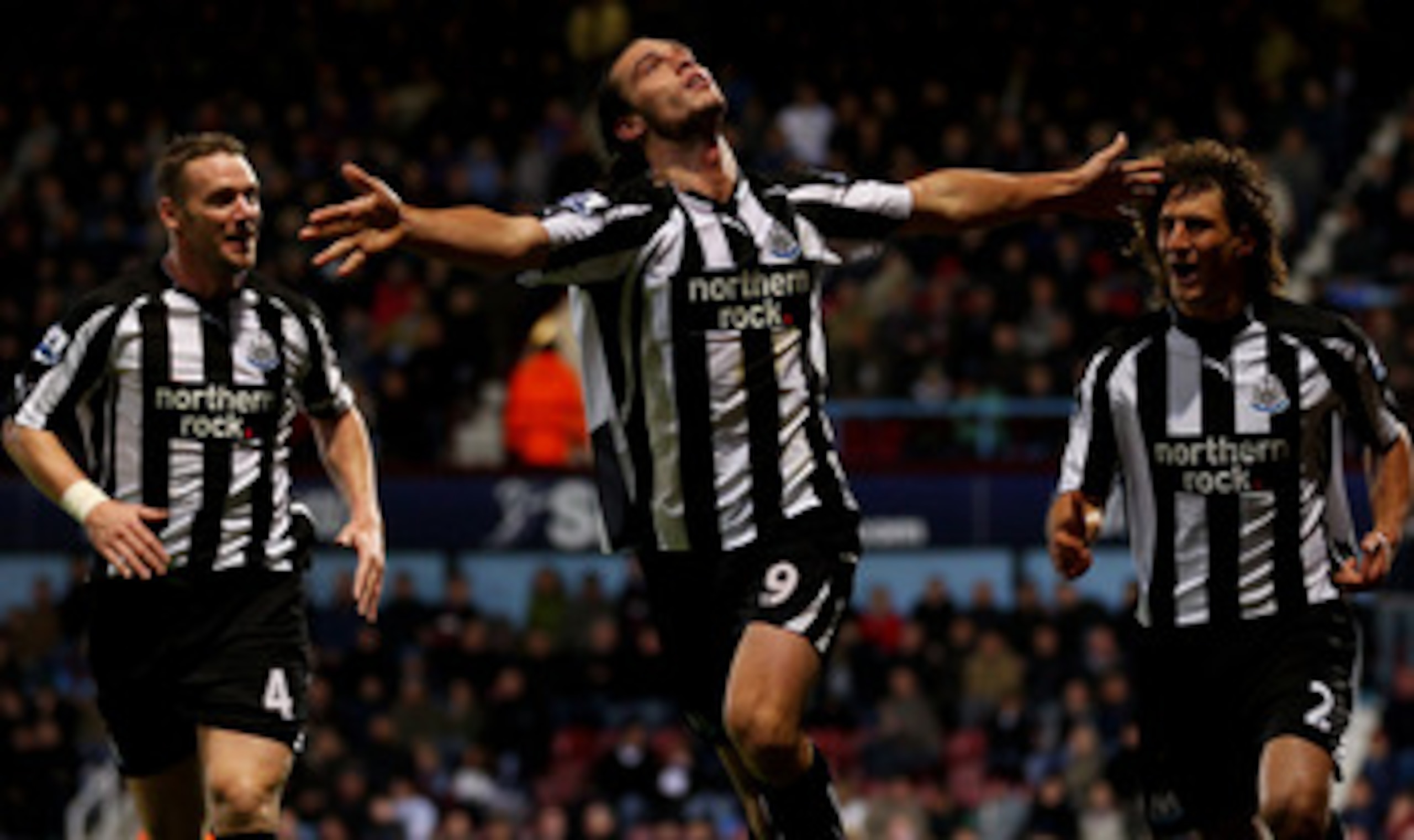 LONDON, ENGLAND - OCTOBER 23:  Andrew Carroll of Newcastle United celebrates scoring their second goal during the Barclays Premier League match between West Ham United and Newcastle United at The Boleyn Ground on October 23, 2010 in London, England.  (Pho