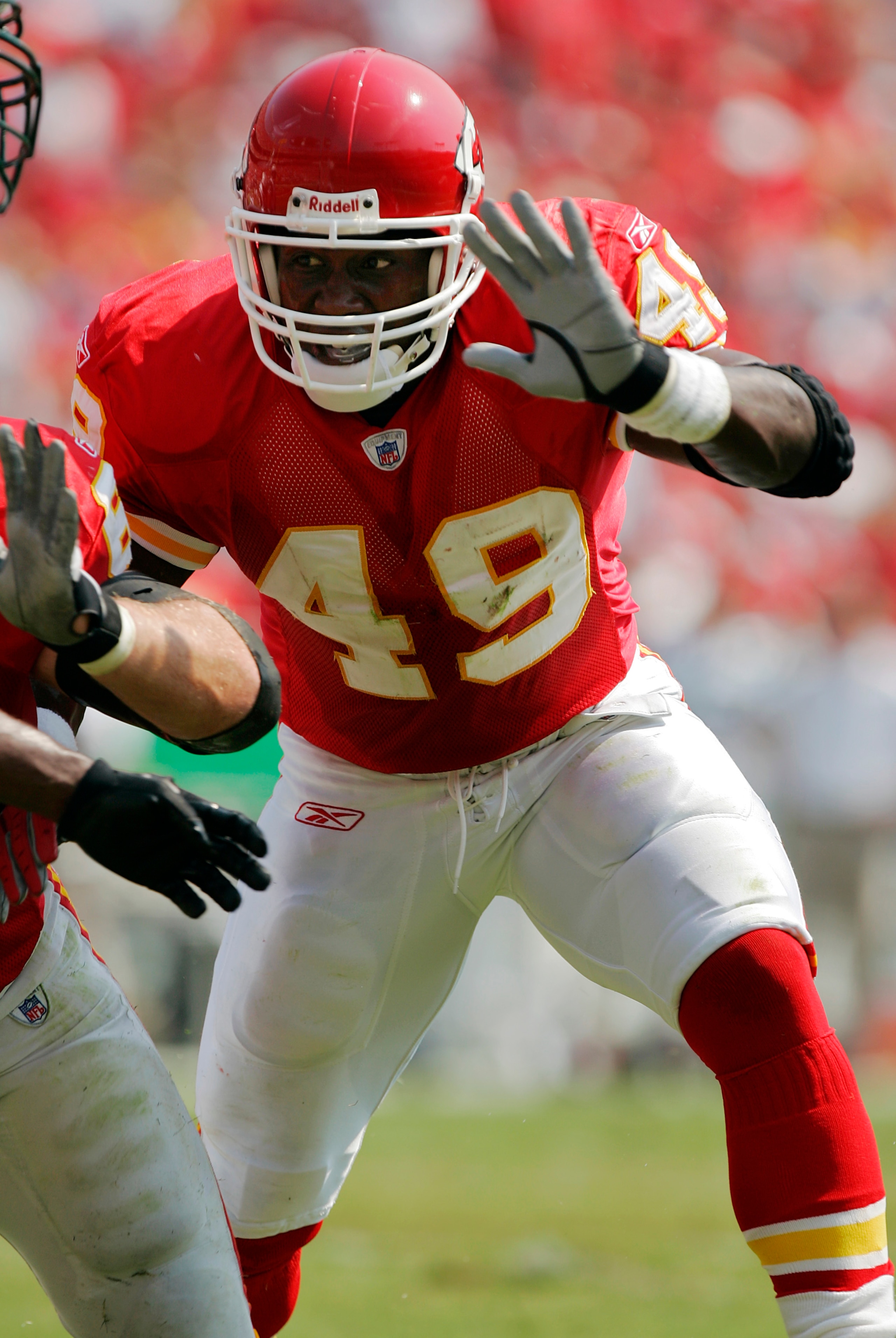 KANSAS CITY, MO - SEPTEMBER 11:  Fullback Tony Richardson #49 of the Kansas City Chiefs sets up a block for Priest Holmes against the New York Jets on September 11, 2005 at Arrowhead Stadium in Kansas City, Missouri.  The Chiefs won 27-7.  (Photo by Brian