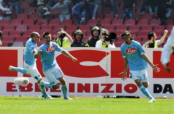 NAPLES, ITALY - APRIL 03:  Edinson Cavani of Napoli celebrates after scoring the goal 2-2 during the Serie A match between SSC Napoli and SS Lazio at Stadio San Paolo on April 3, 2011 in Naples, Italy.  (Photo by Giuseppe Bellini/Getty Images)