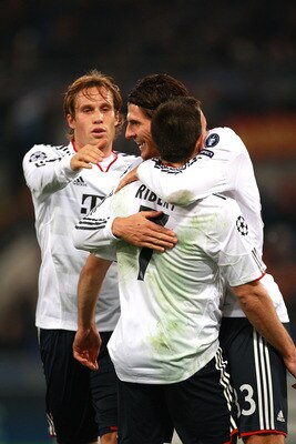 ROME - NOVEMBER 23:  Mario Gomez (C) with his teammate Franck Ribery #7 and Andreas Ottl of FC Bayern Muenchen celebrates after scoring the opening goal during the UEFA Champions League Group E match between AS Roma and FC Bayern Muenchen at Stadio Olimpi
