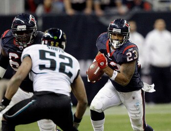 HOUSTON - JANUARY 02:  Running back Arian Foster #23 of the Houston Texans rushes past linebacker Daryl Smith #52 of the Jacksonville Jaguars and  Terrance Knighton #96 at Reliant Stadium on January 2, 2011 in Houston, Texas.  (Photo by Bob Levey/Getty Im