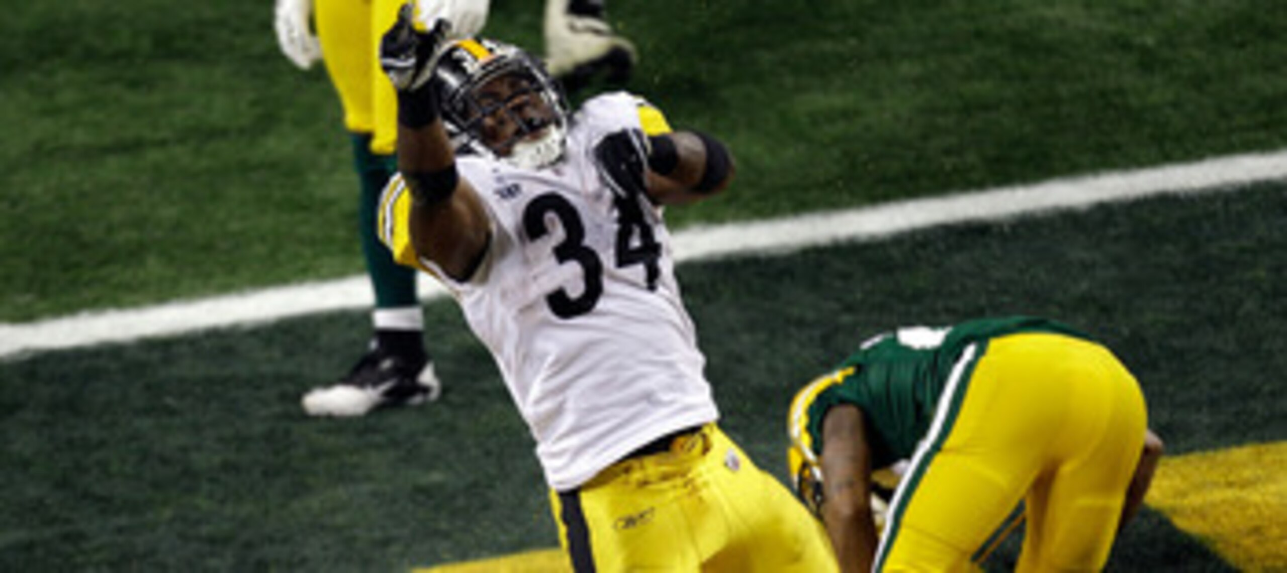 ARLINGTON, TX - FEBRUARY 06:  Rashard Mendenhall #34 of the Pittsburgh Steelers celebrates after running for an eight yard touchdown against the Green Bay Packers in the third quarter during Super Bowl XLV at Cowboys Stadium on February 6, 2011 in Arlingt