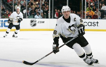 SUNRISE, FL - NOVEMBER 25:  Mario Lemieux #66 of the Pittsburgh Penguins skates against the Florida Panthers during the NHL game at the Bank Atlantic Center on November 25, 2005 in Sunrise, Florida.  The Panthers defeated the Penguins 6-3.  (Photo by Elio