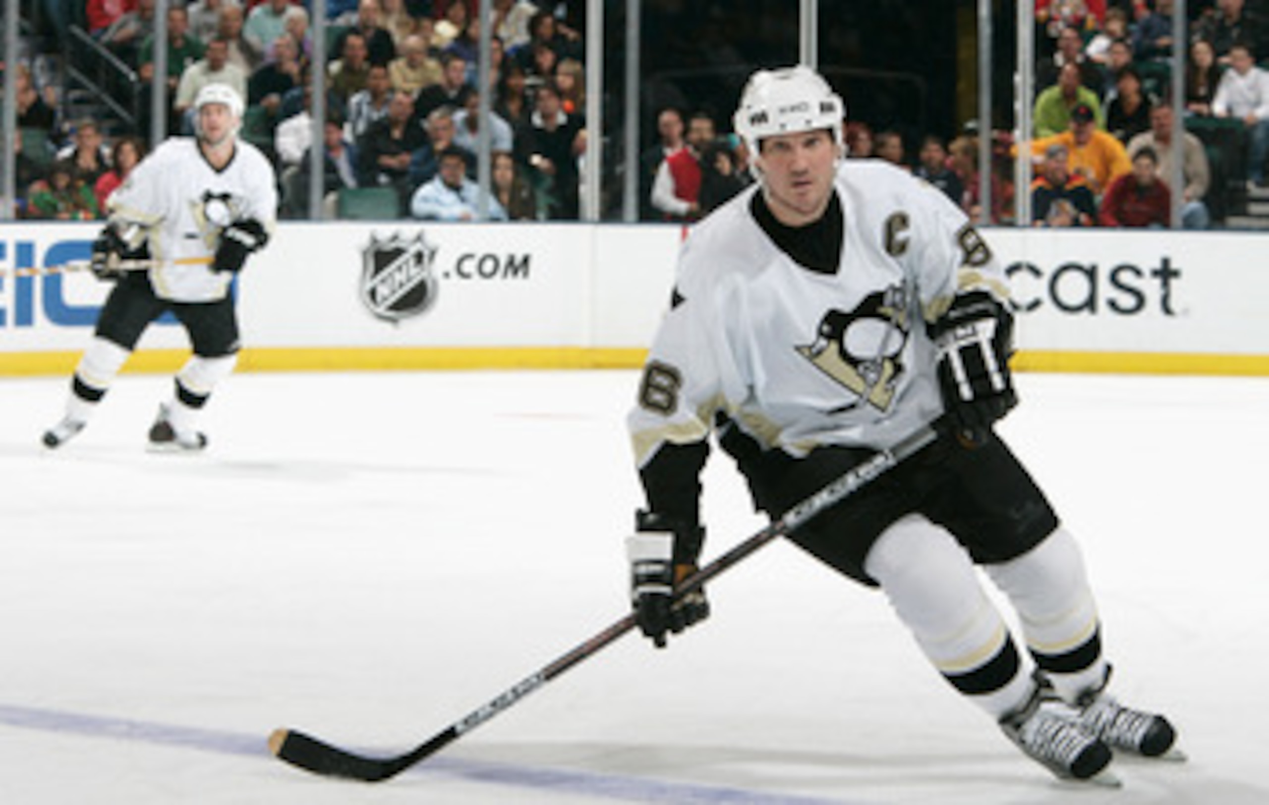 SUNRISE, FL - NOVEMBER 25: Mario Lemieux #66 of the Pittsburgh Penguins skates against the Florida Panthers during the NHL game at the Bank Atlantic Center on November 25, 2005 in Sunrise, Florida. The Panthers defeated the Penguins 6-3. (Photo by Elio SUNRISE, FL - NOVEMBER 25: Mario Lemieux #66 of the Pittsburgh Penguins skates against the Florida Panthers during the NHL game at the Bank Atlantic Center on November 25, 2005 in Sunrise, Florida. The Panthers defeated the Penguins 6-3. (Photo by Elio