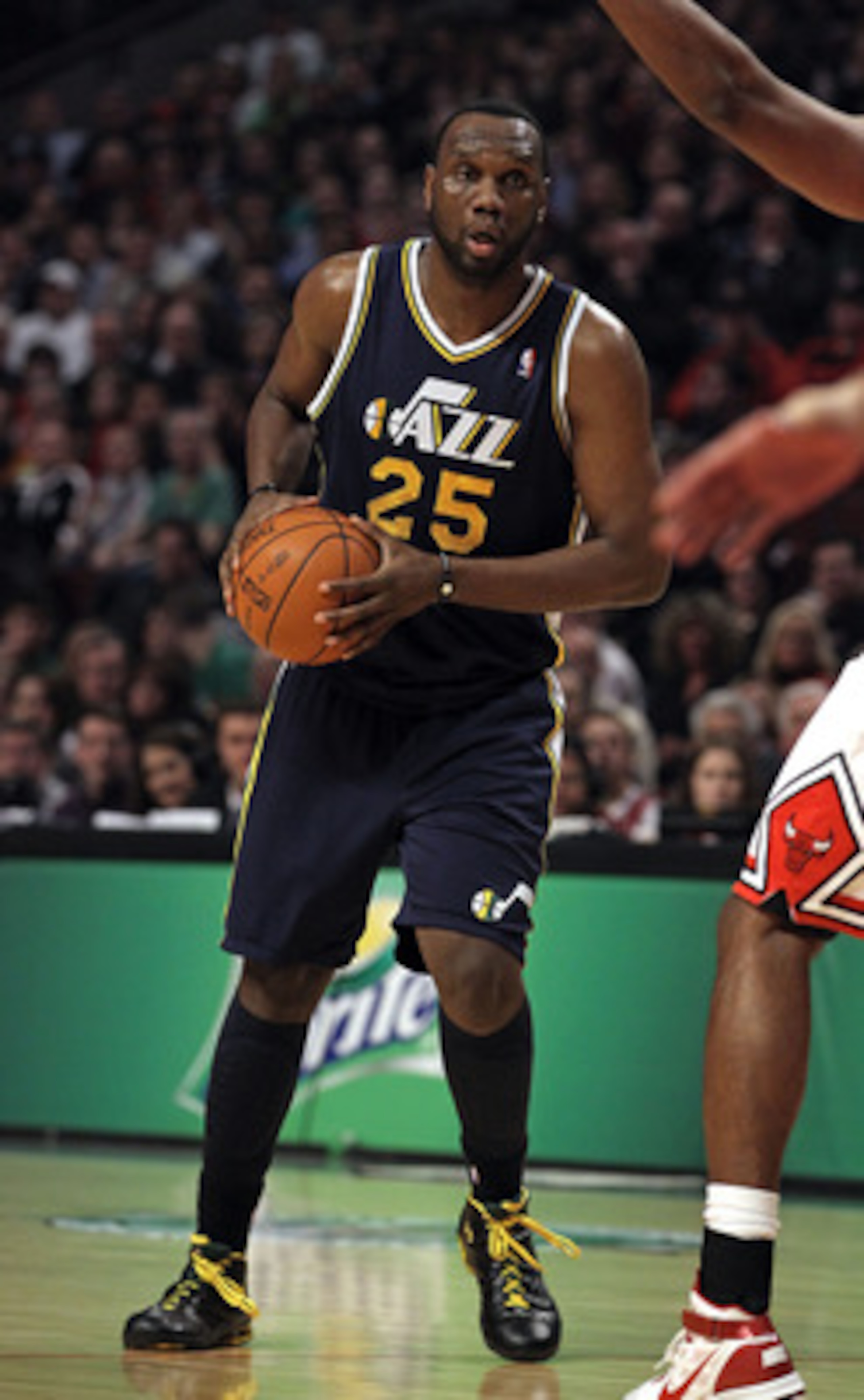 CHICAGO, IL - MARCH 12: Al Jefferson #25 of the Utah Jazz looks to against the Chicago Bulls at the United Center on March 12, 2011 in Chicago, Illinois. The Bulls defeated the Jazz 118-100. NOTE TO USER: User expressly acknowledges and agrees that, by do CHICAGO, IL - MARCH 12: Al Jefferson #25 of the Utah Jazz looks to against the Chicago Bulls at the United Center on March 12, 2011 in Chicago, Illinois. The Bulls defeated the Jazz 118-100. NOTE TO USER: User expressly acknowledges and agrees that, by do