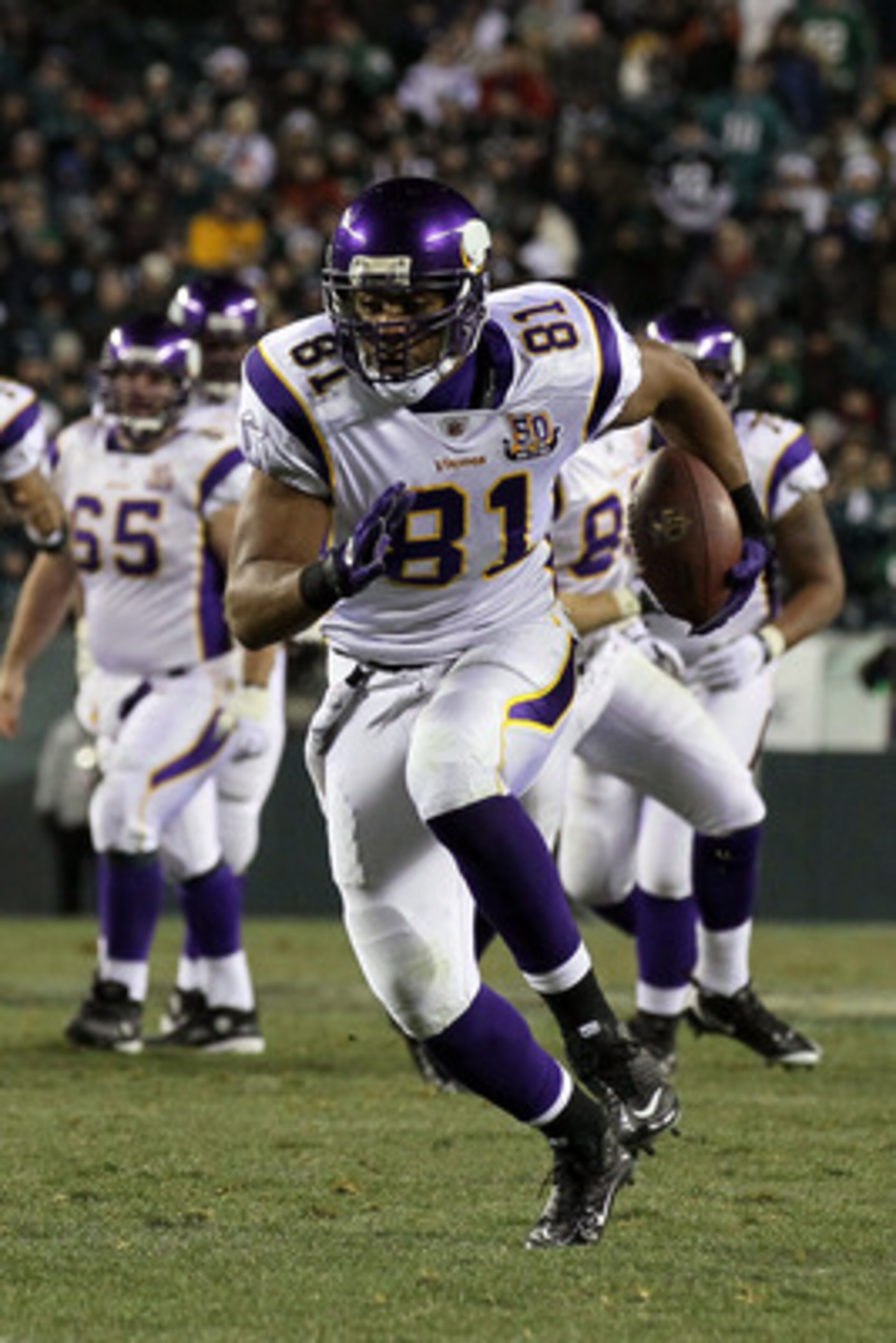 PHILADELPHIA, PA - DECEMBER 28:  Visanthe Shiancoe #81 of the Minnesota Vikings in action against the Philadelphia Eagles at Lincoln Financial Field on December 28, 2010 in Philadelphia, Pennsylvania.  (Photo by Jim McIsaac/Getty Images)