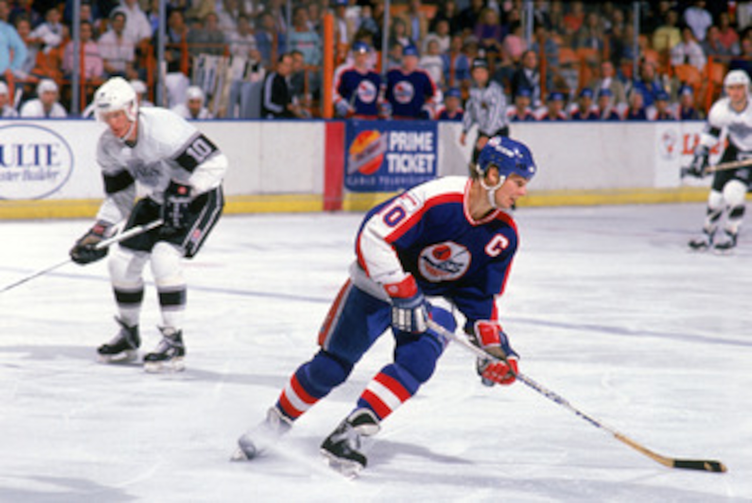 INGLEWOOD, CA - 1988: Dale Hawerchuk #10 of the Winnipeg Jets skates against the Los Angeles Kings during their game at the Great Western Forum circa 1988 in Inglewood, California. (Photo by Mike Powell/Getty Images) INGLEWOOD, CA - 1988: Dale Hawerchuk #10 of the Winnipeg Jets skates against the Los Angeles Kings during their game at the Great Western Forum circa 1988 in Inglewood, California. (Photo by Mike Powell/Getty Images)