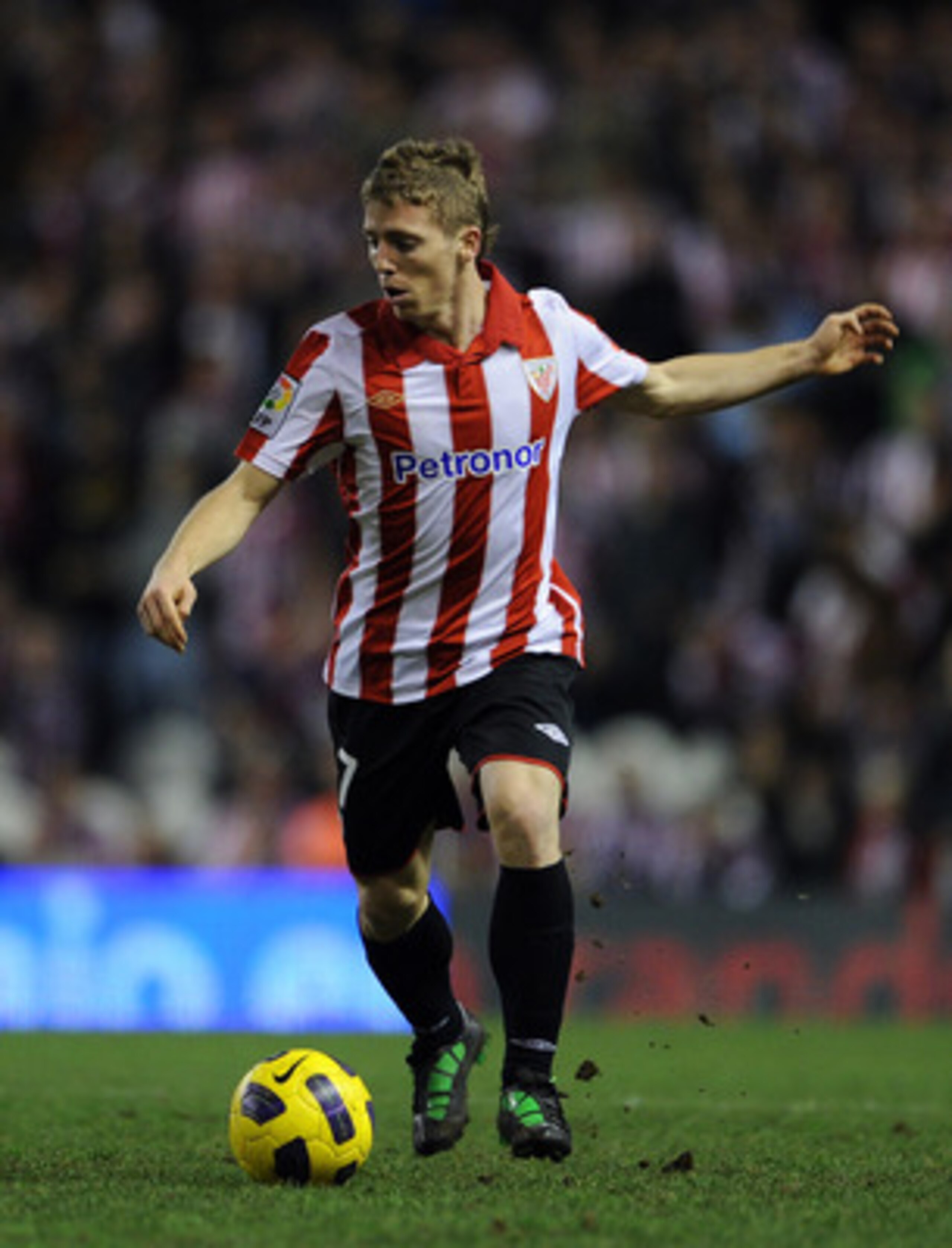 BILBAO, SPAIN - JANUARY 05:  Iker Muniain of Athletic Bilbao controls the ball during the round of last 16 Copa del Rey second leg match between Athletic Bilbao and FC Barcelona at Estadio de San Mames on January 5, 2011 in Bilbao, Spain. The match ended 