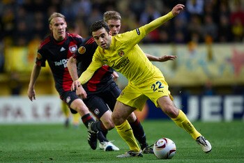 VILLARREAL, SPAIN - MARCH 17:  Giuseppe Rossi of Villarreal runs with the ball during the UEFA Europa League round of 16 second leg match between Villarreal and Bayer Leverkusen at El Madrigal stadium on March 17, 2011 in Villarreal, Spain.  (Photo by Man