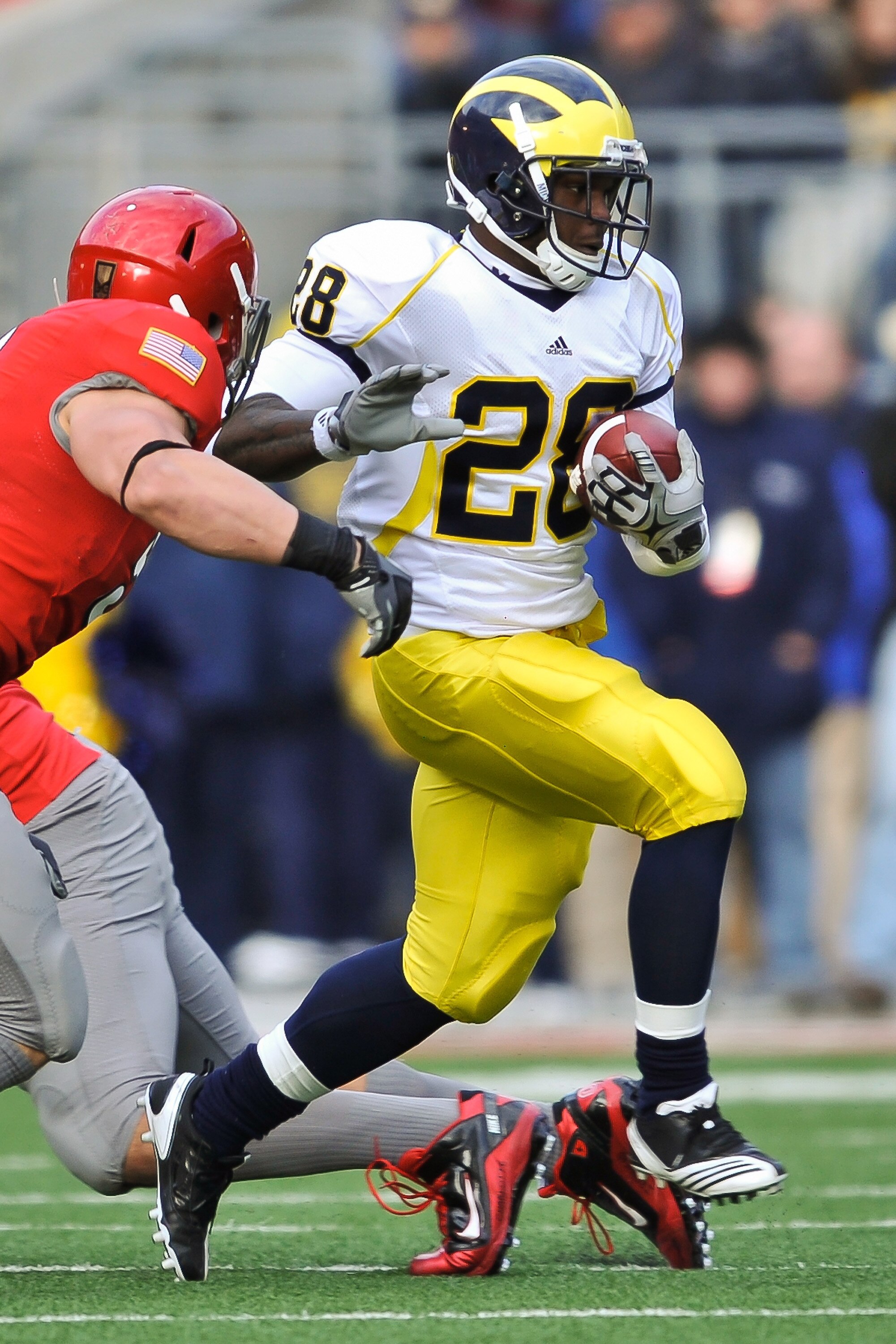 COLUMBUS, OH - NOVEMBER 27:  Fitzgerald Toussaint #28 of the Michigan Wolverines runs with the ball against the Ohio State Buckeyes at Ohio Stadium on November 27, 2010 in Columbus, Ohio.  (Photo by Jamie Sabau/Getty Images)