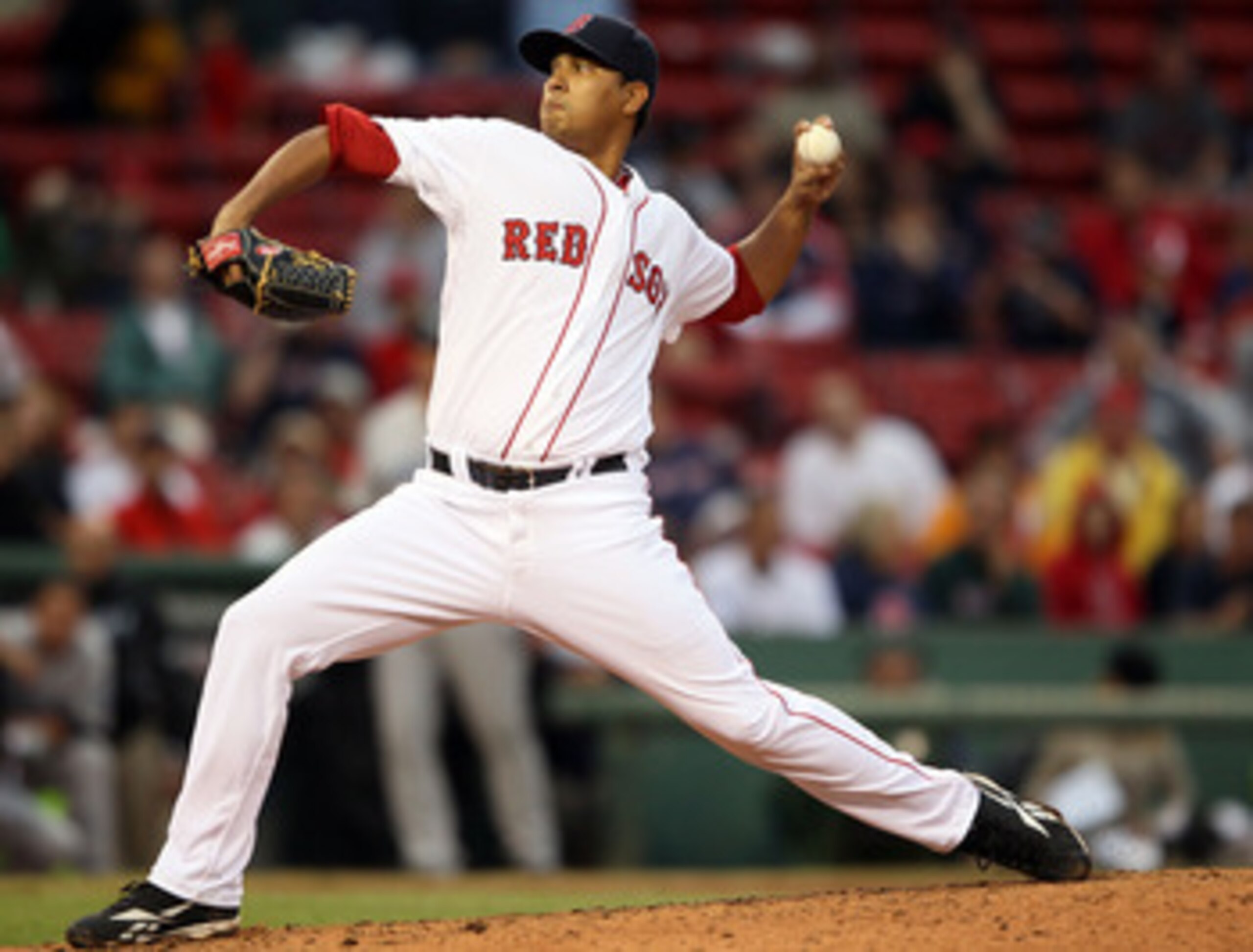 BOSTON - AUGUST 22:  Felix Doubront #61 of the Boston Red Sox delivers a pitch in the ninth inning against the Toronto Blue Jays on August 22, 2010 at Fenway Park in Boston, Massachusetts. The Red Sox defeated the Blue Jay 5-0.  (Photo by Elsa/Getty Image