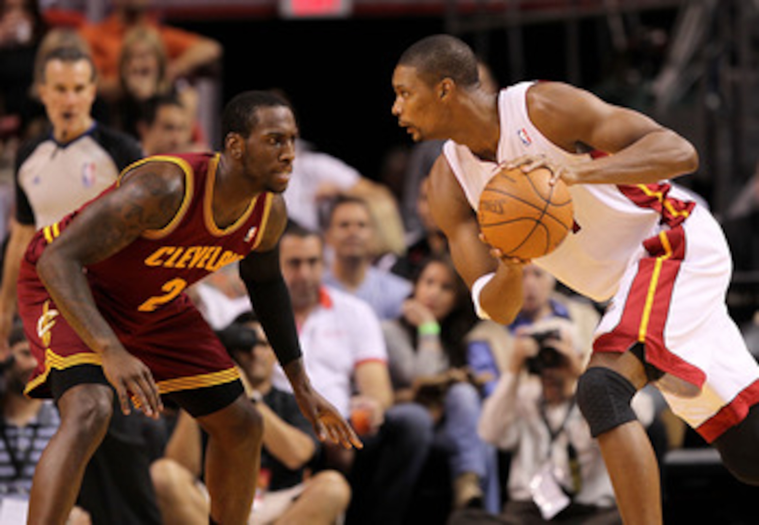 MIAMI, FL - JANUARY 31: Chris Bosh #1 of the Miami Heat posts up J.J. Hickson #21 of the Cleveland Cavaliers during a game at American Airlines Arena on January 31, 2011 in Miami, Florida. NOTE TO USER: User expressly acknowledges and agrees that, by do MIAMI, FL - JANUARY 31: Chris Bosh #1 of the Miami Heat posts up J.J. Hickson #21 of the Cleveland Cavaliers during a game at American Airlines Arena on January 31, 2011 in Miami, Florida. NOTE TO USER: User expressly acknowledges and agrees that, by do