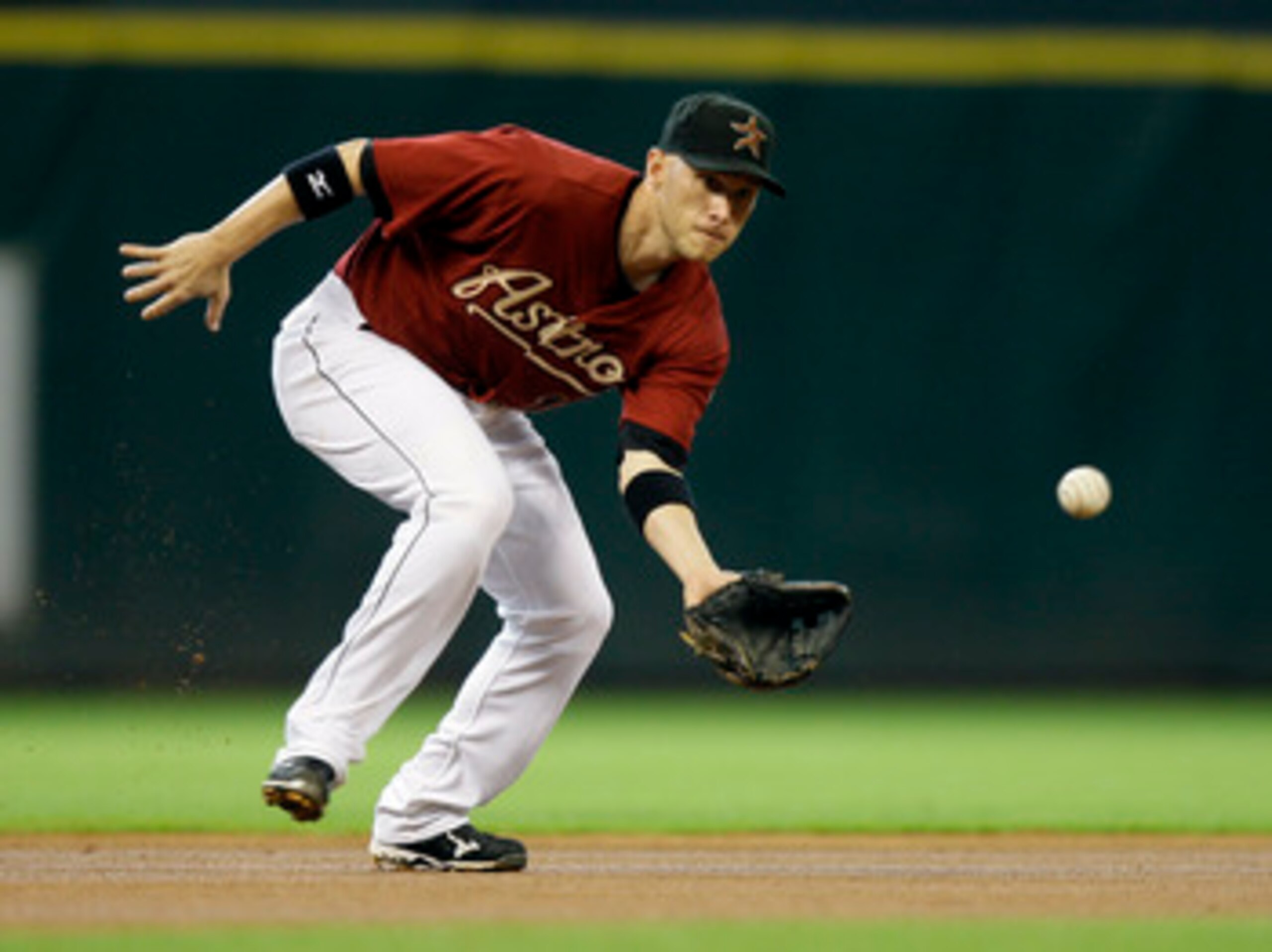 HOUSTON - MAY 29:  Shorstop Clint Barmes #12 fields a ground ball during a baseball game against the Arizona Diamondbacks at Minute Maid Park on May 29, 2011 in Houston, Texas.  (Photo by Bob Levey/Getty Images)