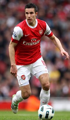 LONDON, ENGLAND - APRIL 02:  Robin van Persie of Arsenal runs with the ball during the Barclays Premier League match between Arsenal and Blackburn Rovers at the Emirates Stadium on April 2, 2011 in London, England.  (Photo by Julian Finney/Getty Images)