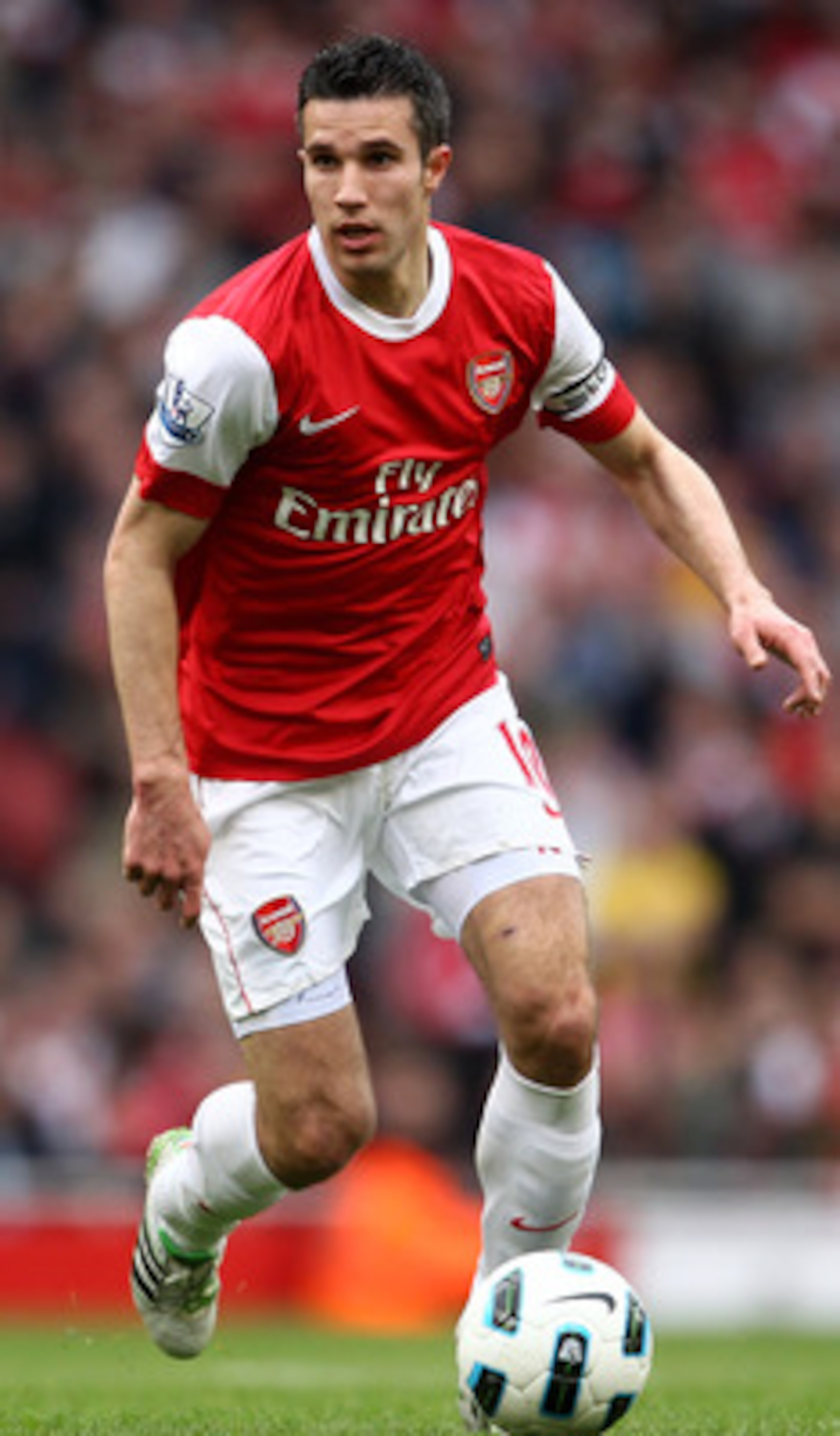 LONDON, ENGLAND - APRIL 02:  Robin van Persie of Arsenal runs with the ball during the Barclays Premier League match between Arsenal and Blackburn Rovers at the Emirates Stadium on April 2, 2011 in London, England.  (Photo by Julian Finney/Getty Images)