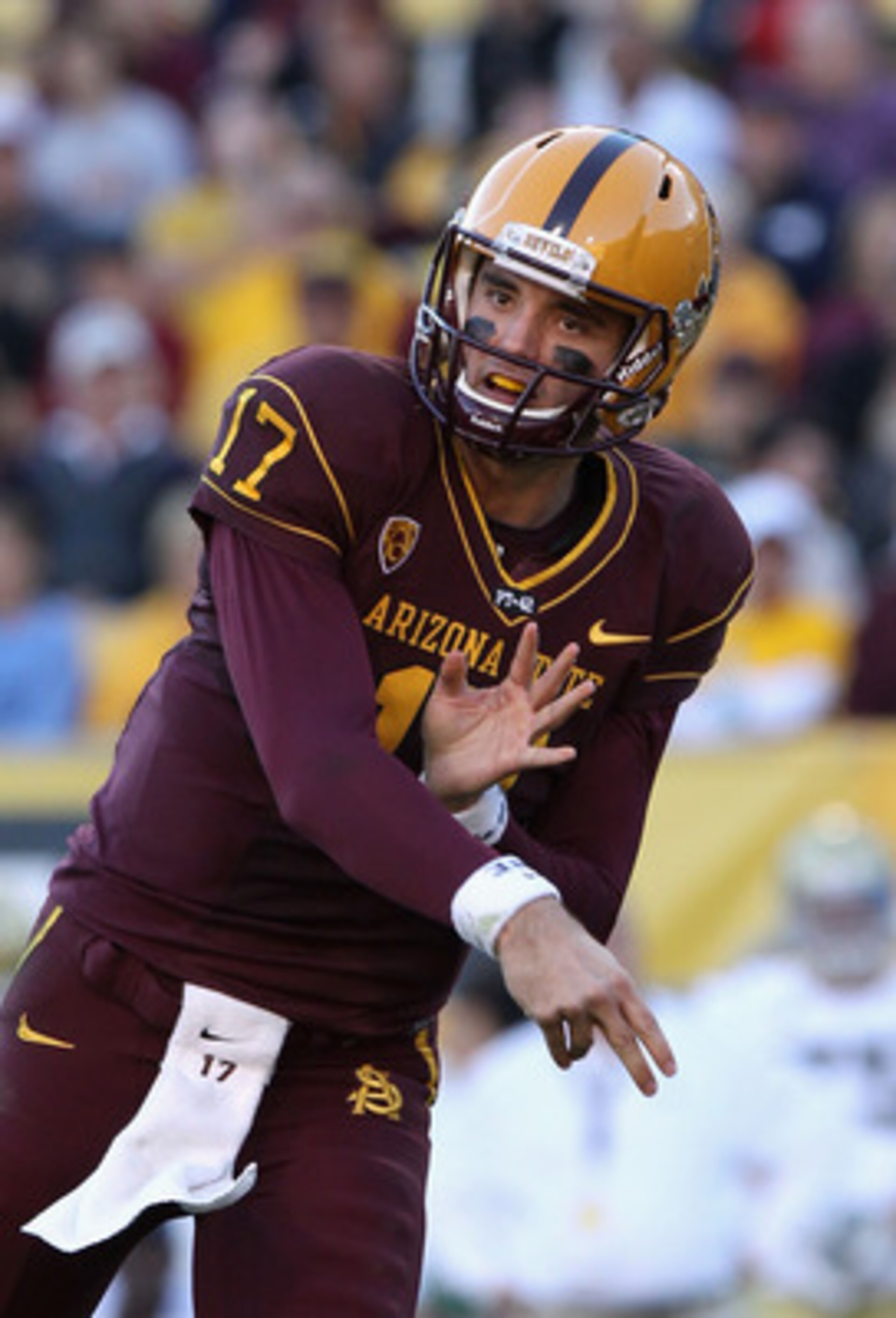TEMPE, AZ - NOVEMBER 26:  Quarterback Brock Osweiler #17 of the Arizona State Sun Devils throws a pass against the UCLA Bruins during the college football game at Sun Devil Stadium on November 26, 2010 in Tempe, Arizona.  The Sun Devils defeated the Bruin
