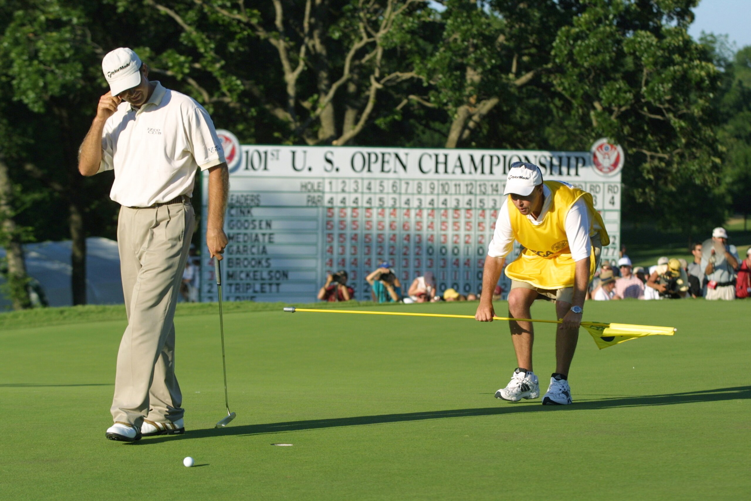 17 Jun 2001: Retief Goosen of South Africa misses his second putt on the 18th green during the final round of the 101st US Open at Southern Hills Country Club in Tulsa, Oklahoma. DIGITAL IMAGE Mandatory Credit: Jamie Squire/ALLSPORT