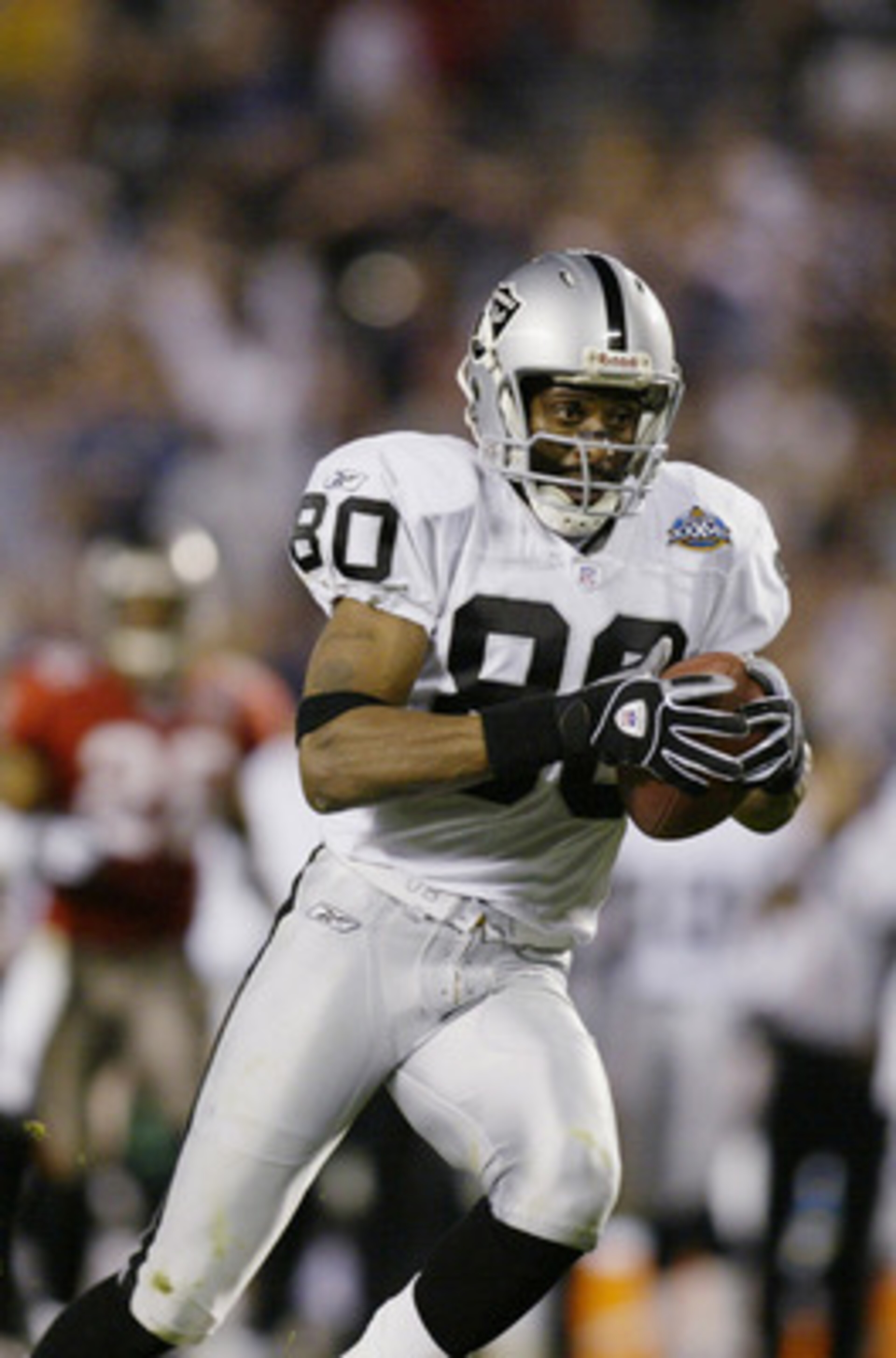 SAN DIEGO - JANUARY 26:  Wide receiver Jerry Rice #80 of the Oakland Raiders runs for a touchdown against the Tampa Bay Buccaneers during Super Bowl XXXVII at Qualcomm Stadium on January 26, 2003 in San Diego, California.  The Buccaneers won 48-21.  (Phot