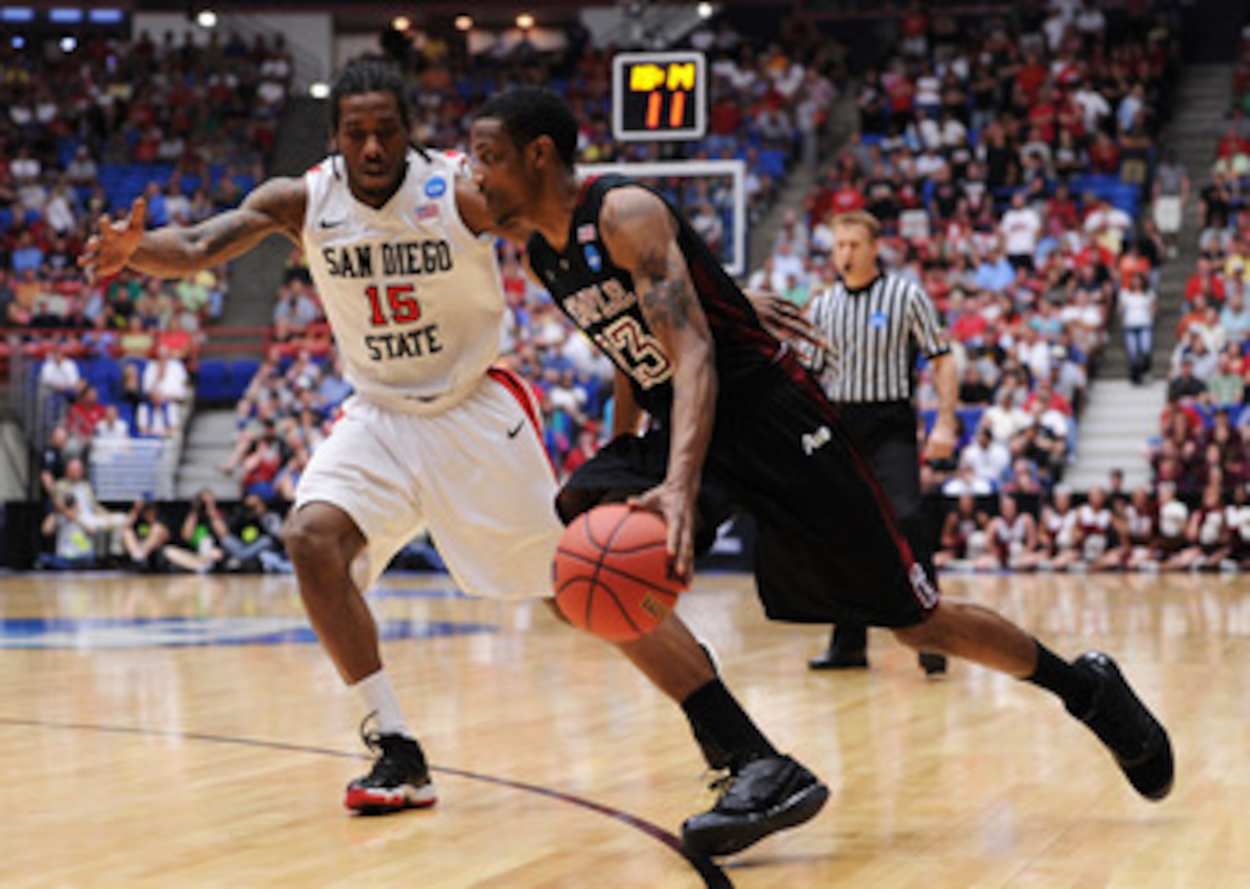 TUCSON, AZ - MARCH 19:  Ramone Moore #23 of the Temple Owls drives past Kawhi Leonard #15 of the San Diego State Aztecs during the third round of the 2011 NCAA men's basketball tournament at McKale Center on March 19, 2011 in Tucson, Arizona.  (Photo by H