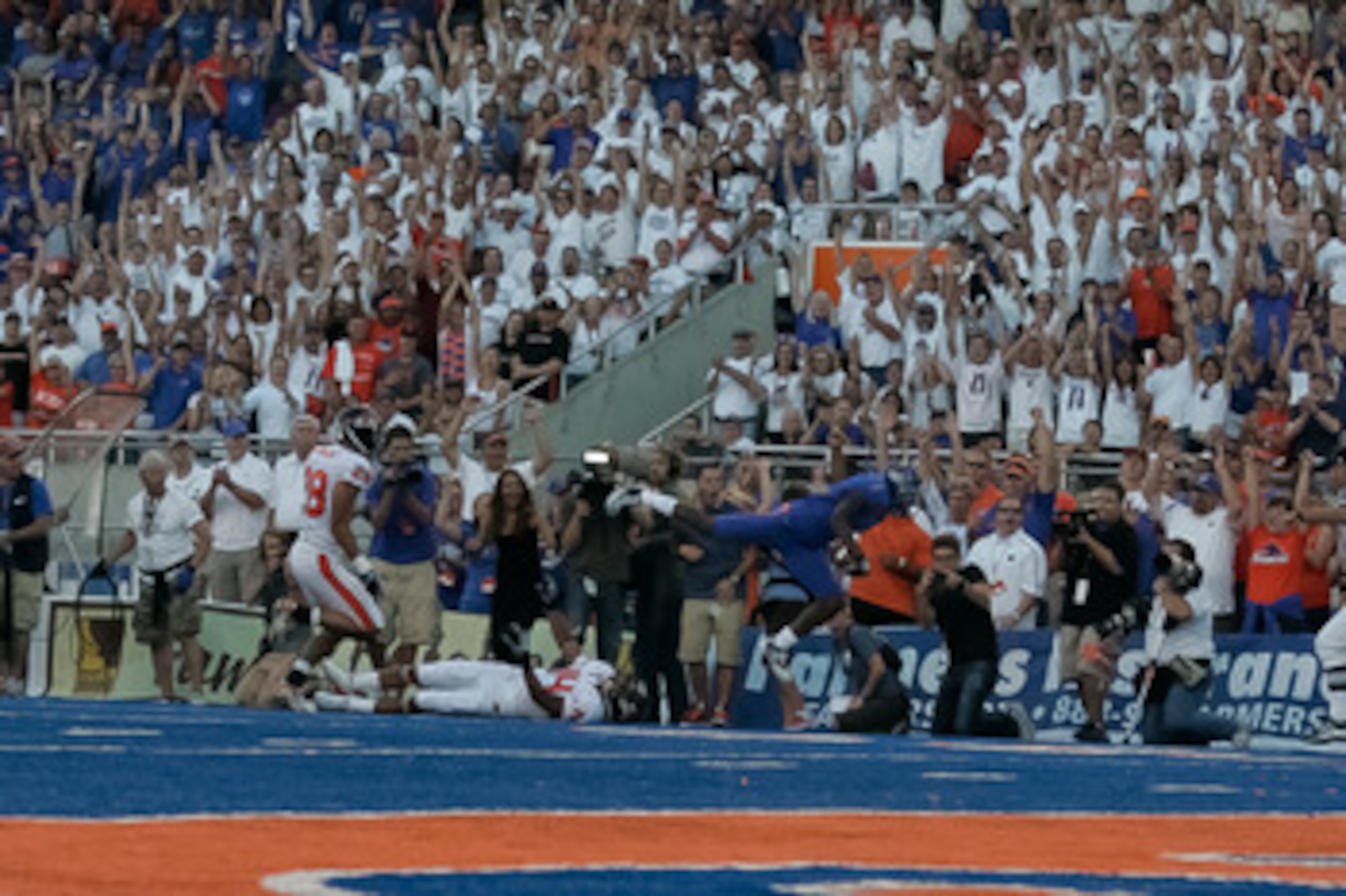 BOISE, ID - SEPTEMBER 25:  Wide receiver Titus Young #1 of the Boise State Broncos pulls down a long catch against the Oregon State Beavers at Bronco Stadium on September 25, 2010 in Boise, Idaho.  (Photo by Otto Kitsinger III/Getty Images)
