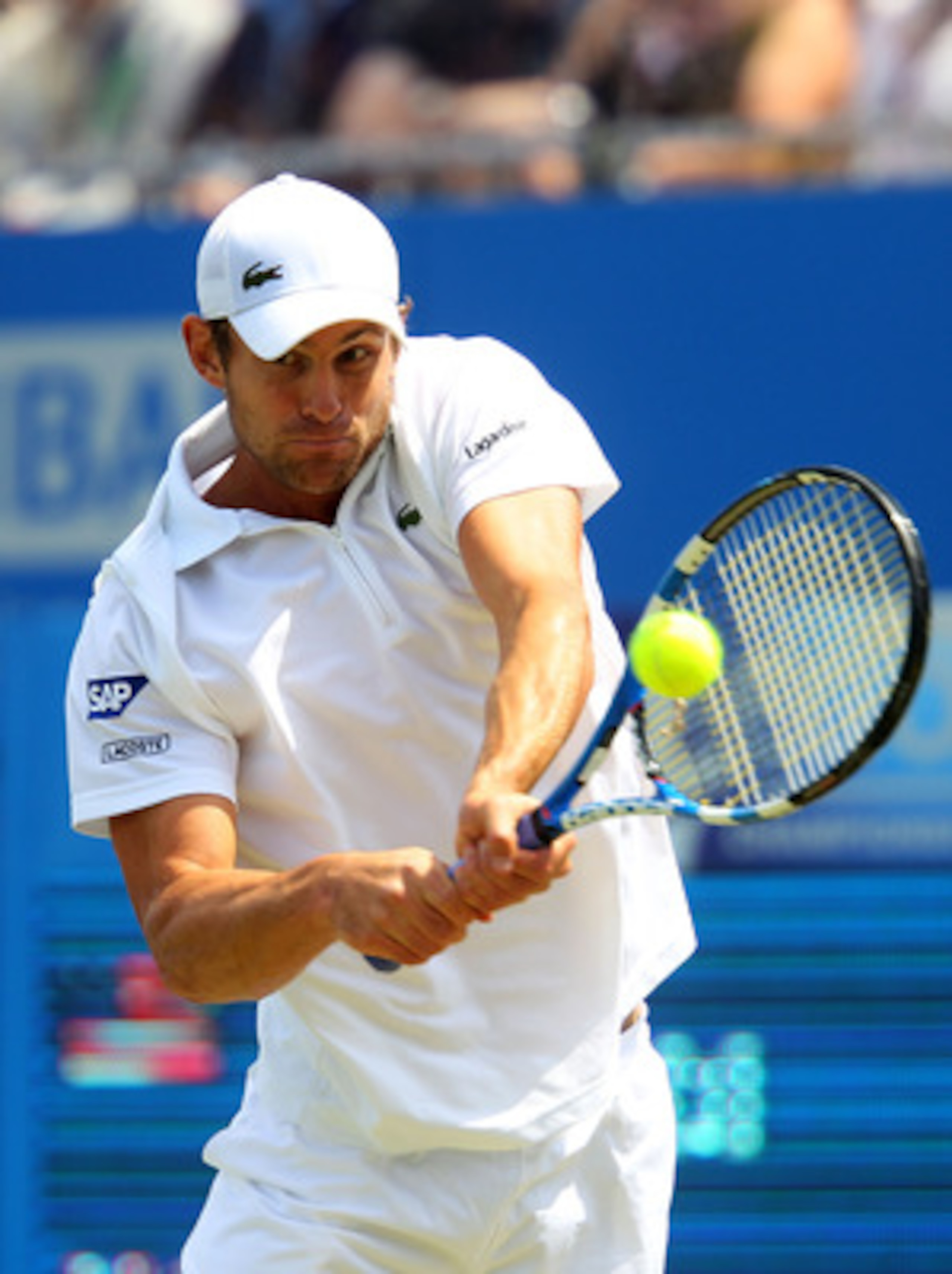 LONDON, ENGLAND - JUNE 11:  Andy Roddick of the United States returns a shot during his Men's Singles semi final match against Andy Murray of Great Britain on day six of the AEGON Championships at Queens Club on June 11, 2011 in London, England.  (Photo b