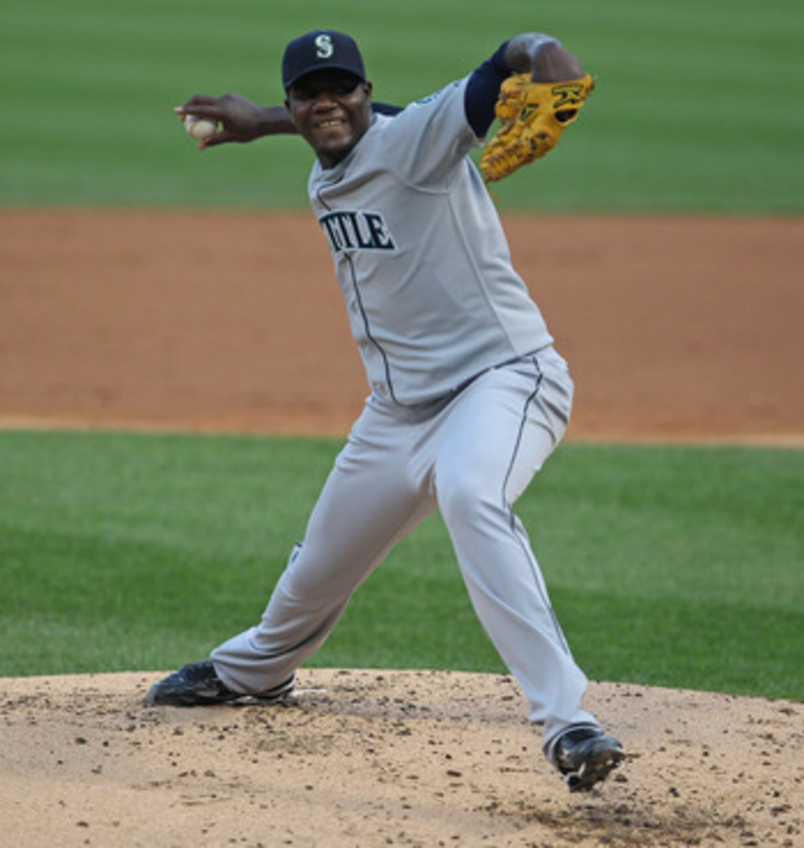 CHICAGO, IL - JUNE 06:  Starting pitcher Michael Pineda #36 of the Seattle Mariners delivers the ball against the Seattle Mariners at U.S. Cellular Field on June 6, 2011 in Chicago, Illinois. The White Sox defeated the Mariners 3-1.  (Photo by Jonathan Da