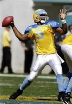Eables QB Donovan McNabb in Yellow Jackets throwback uniform