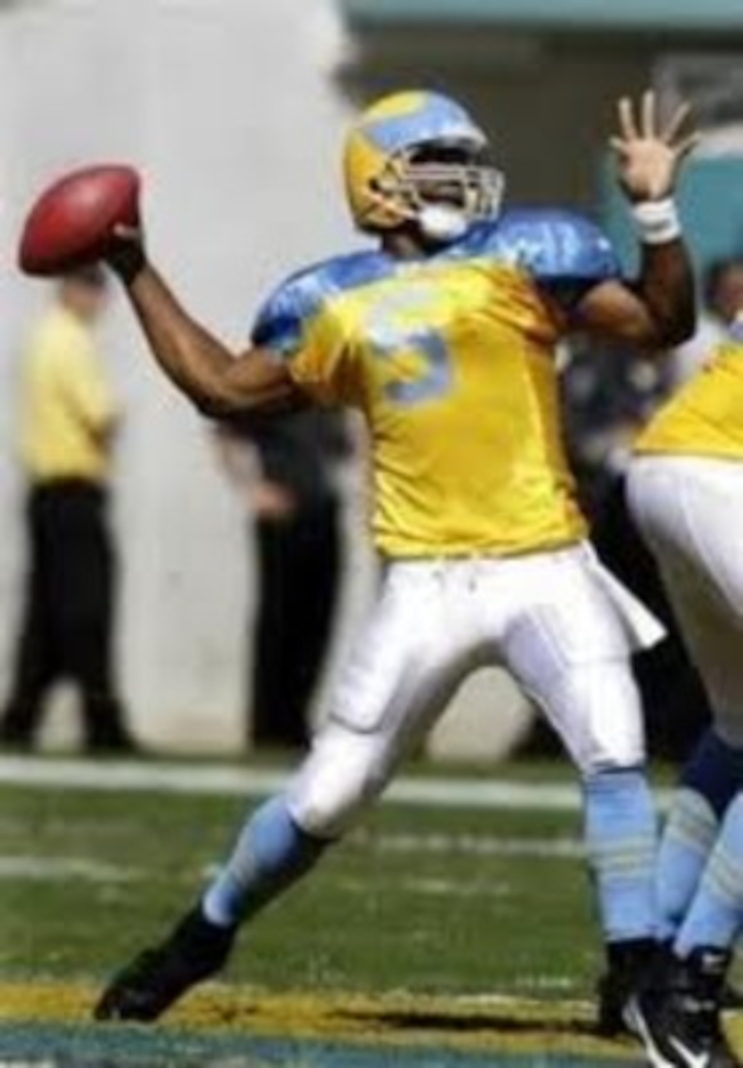 Eables QB Donovan McNabb in Yellow Jackets throwback uniform
