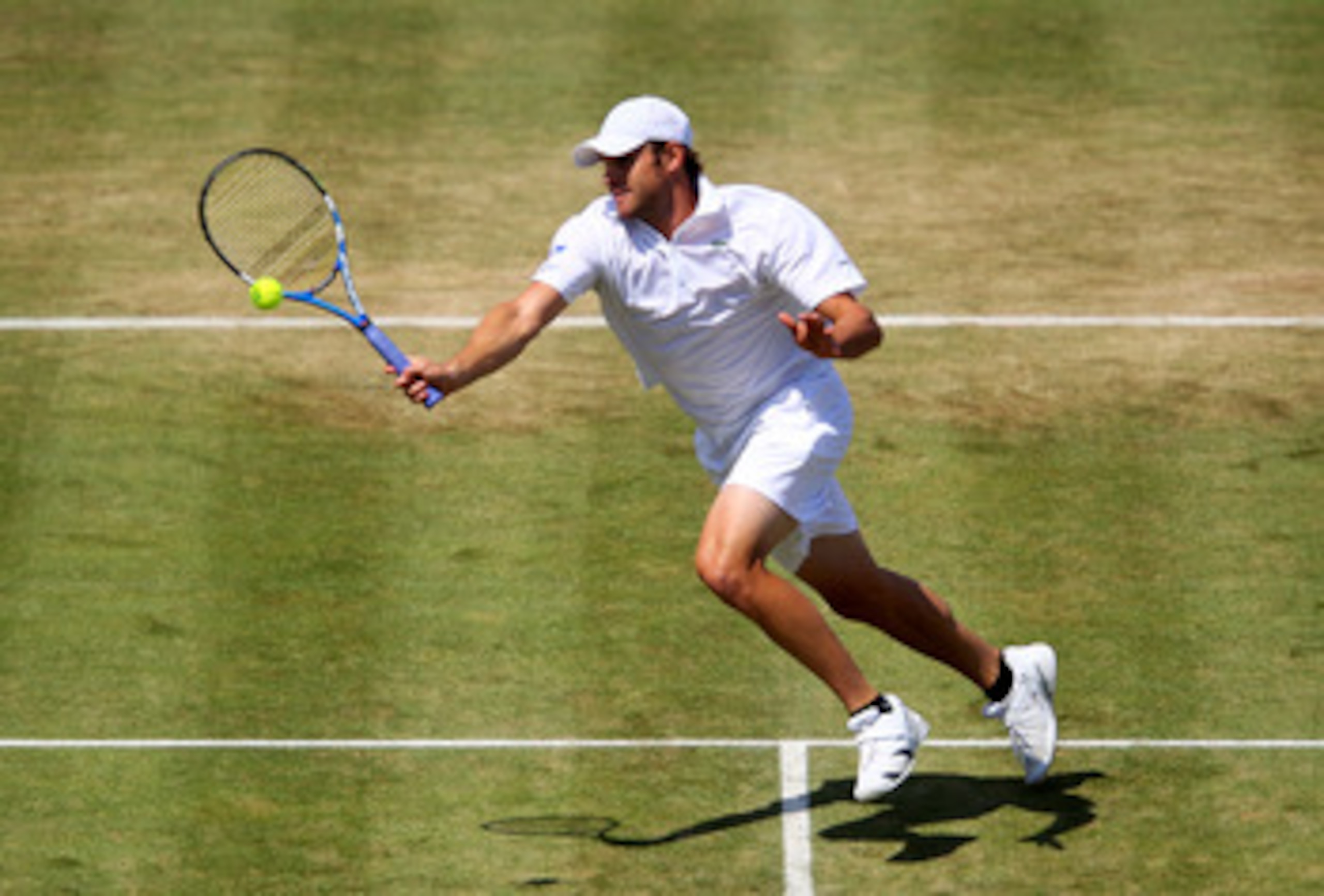 LONDON, ENGLAND - JUNE 11:  Andy Roddick of the United States returns a shot during his Men's Singles semi final match against Andy Murray of Great Britain on day six of the AEGON Championships at Queens Club on June 11, 2011 in London, England.  (Photo b